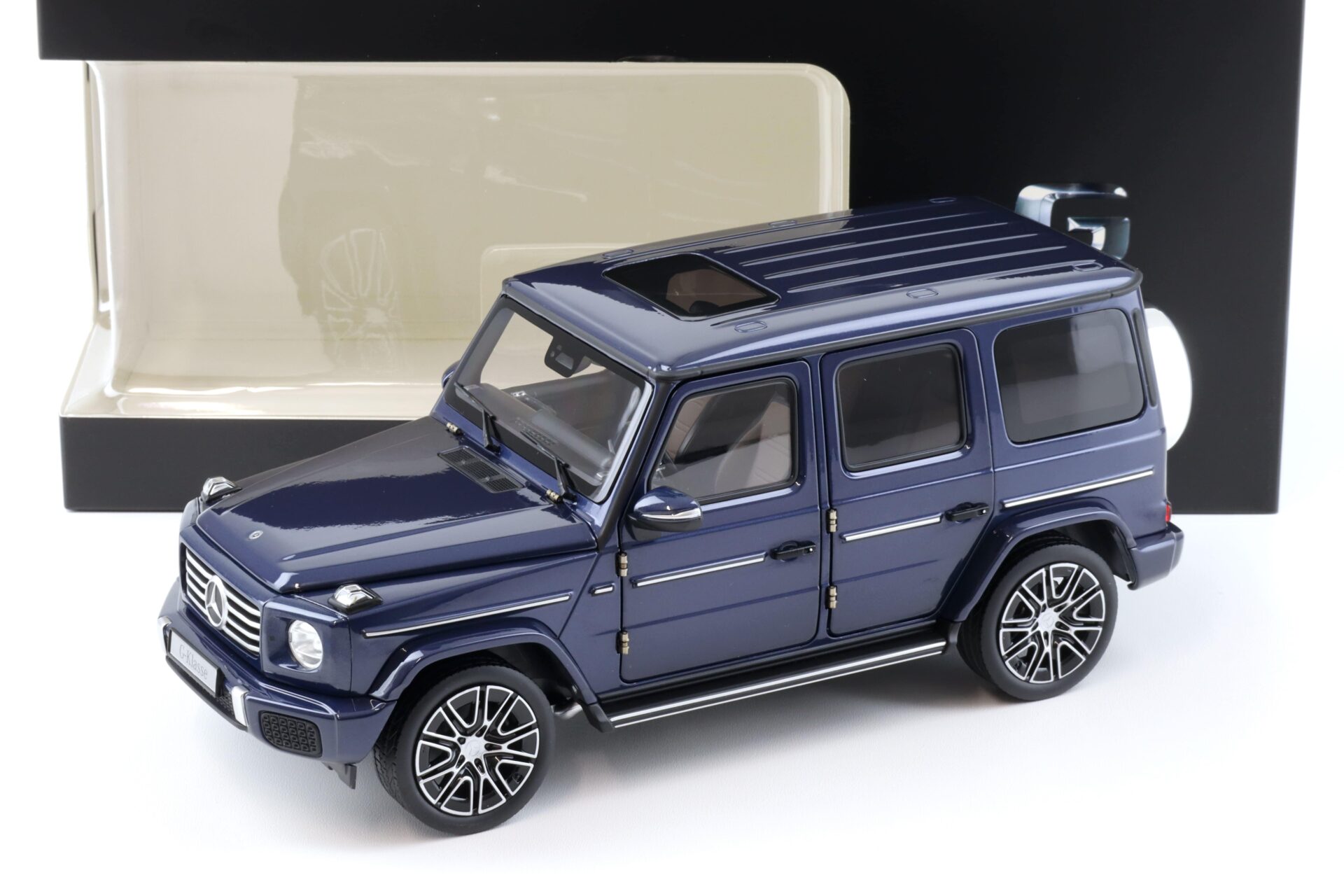 1:18 Norev Mercedes G-Klasse G500 AMG Line W463 sodalite blue 2024 DEALER VERSION