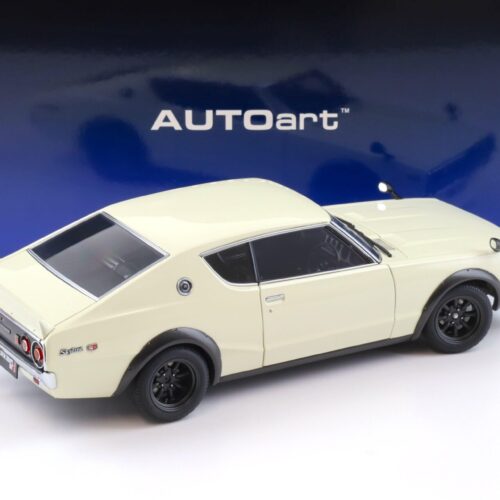 1:18 AUTOart Nissan Skyline 2000 GT-R (KPGC110) Tuned Version white 77467