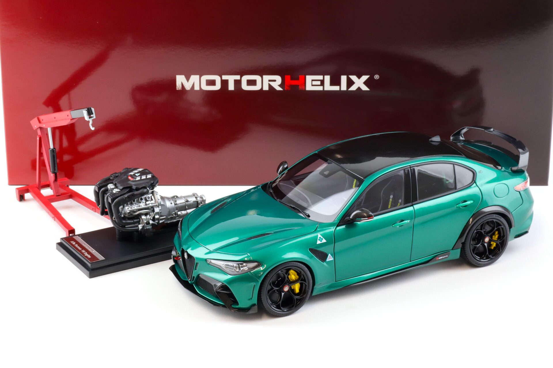 1:18 Motorhelix Alfa Romeo Giulia GTAm Montreal green + engine Die-Cast M89008