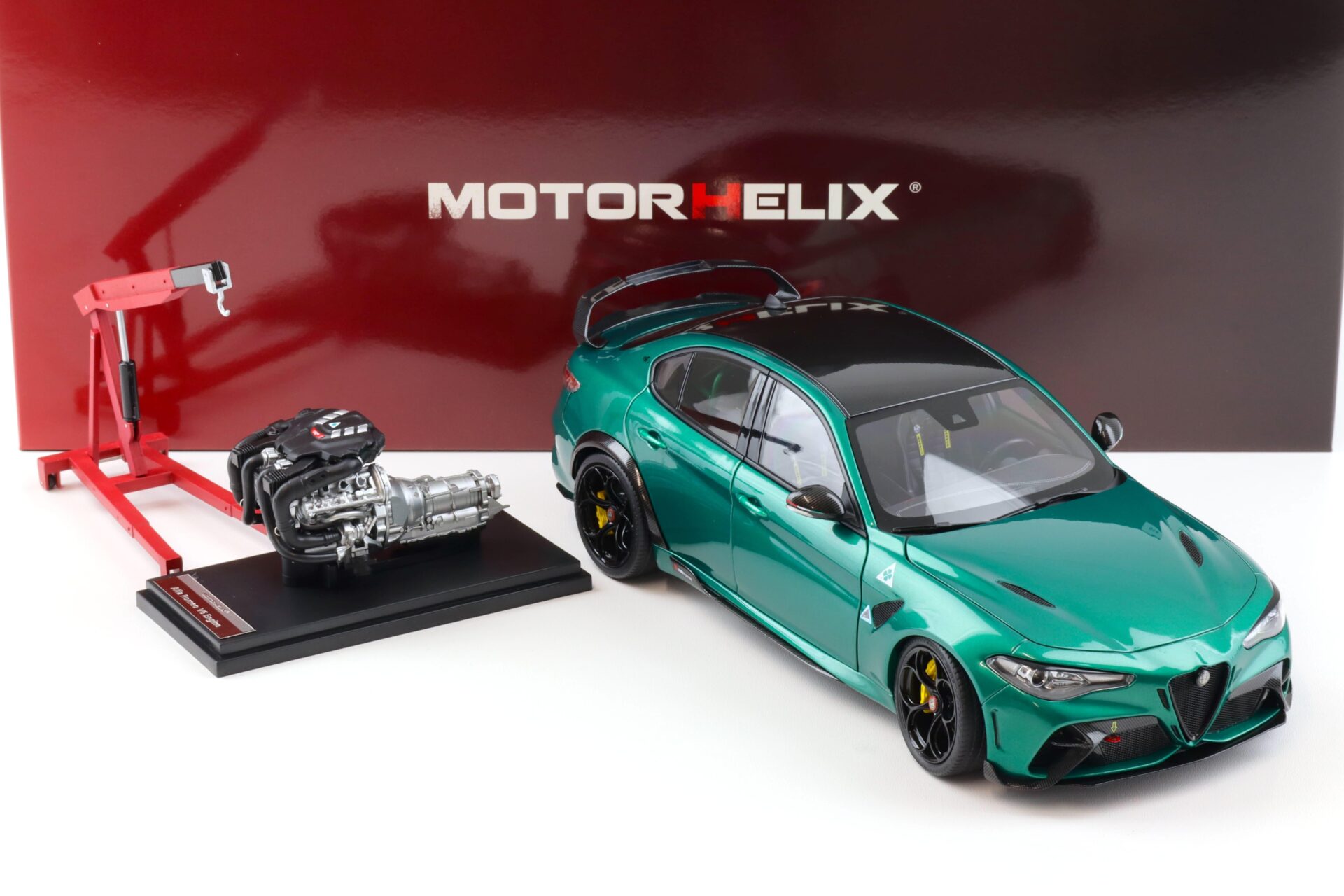 1:18 Motorhelix Alfa Romeo Giulia GTAm Montreal green + engine Die-Cast M89008