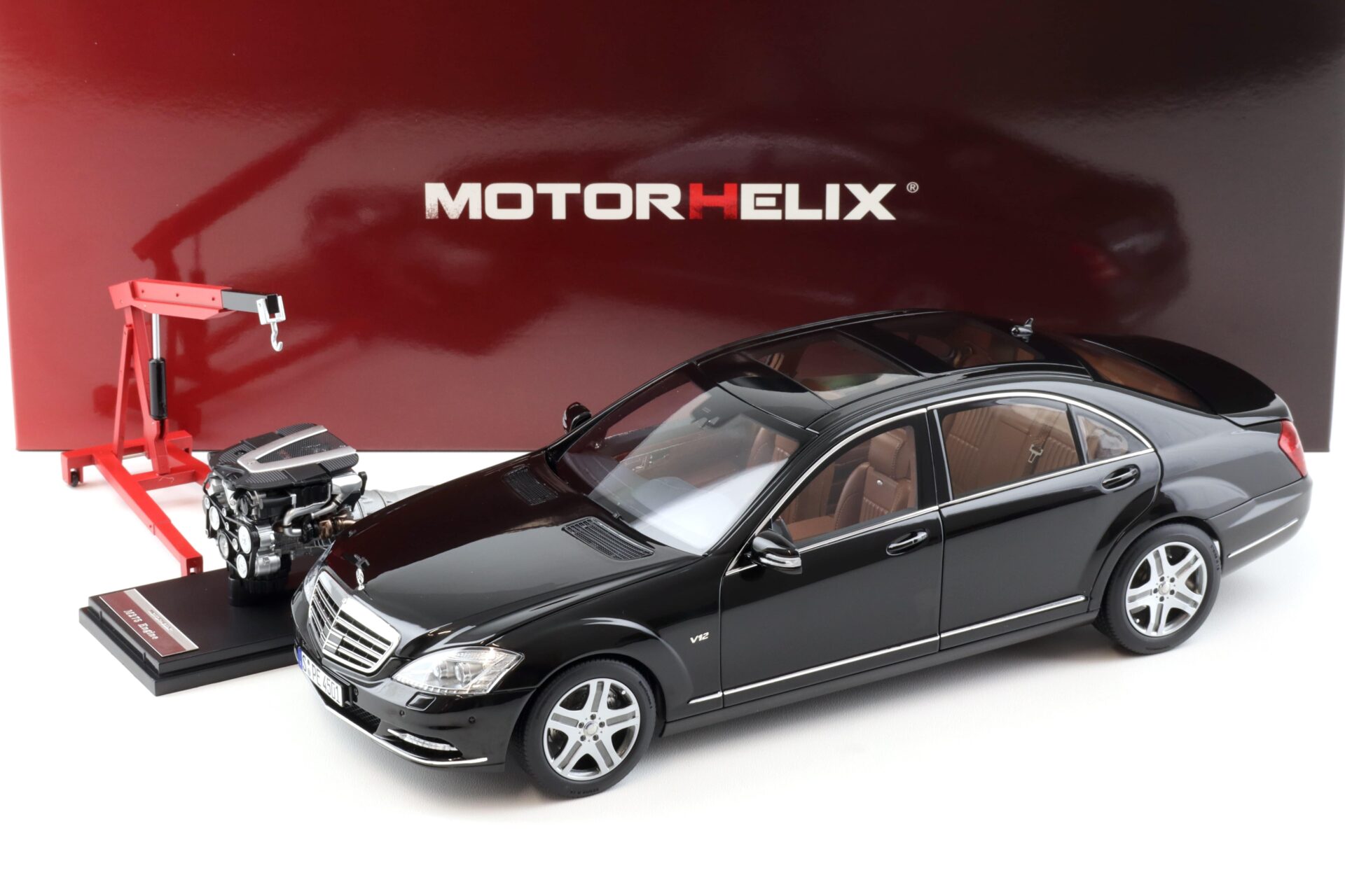 1:18 Motorhelix Mercedes S-Class S600L W221 Limousine Obsidian black + engine M82202