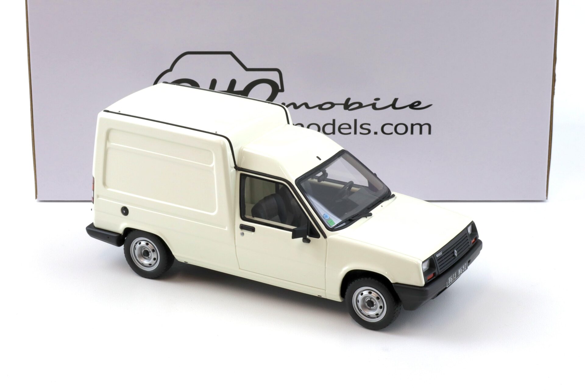 1:18 OTTO mobile OT466 Renault Express Van blanc Panda white 1985