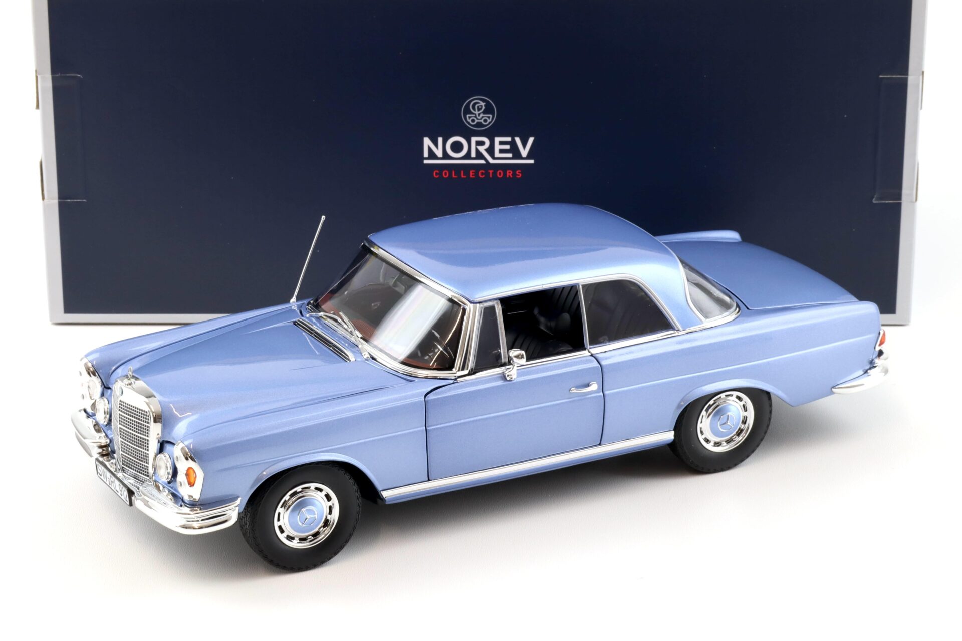 1:18 Norev Mercedes 280 SE Coupe W111 1969 light blue metallic 183532