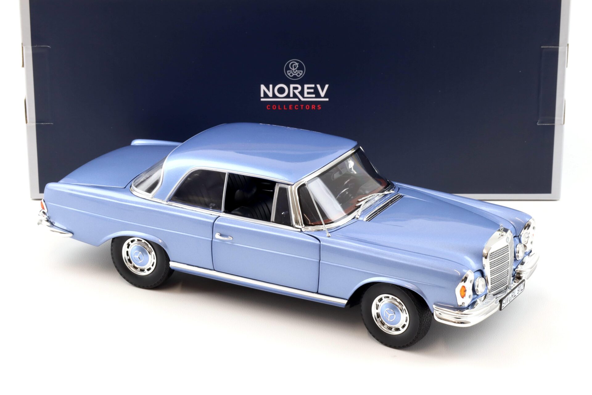1:18 Norev Mercedes 280 SE Coupe W111 1969 light blue metallic 183532