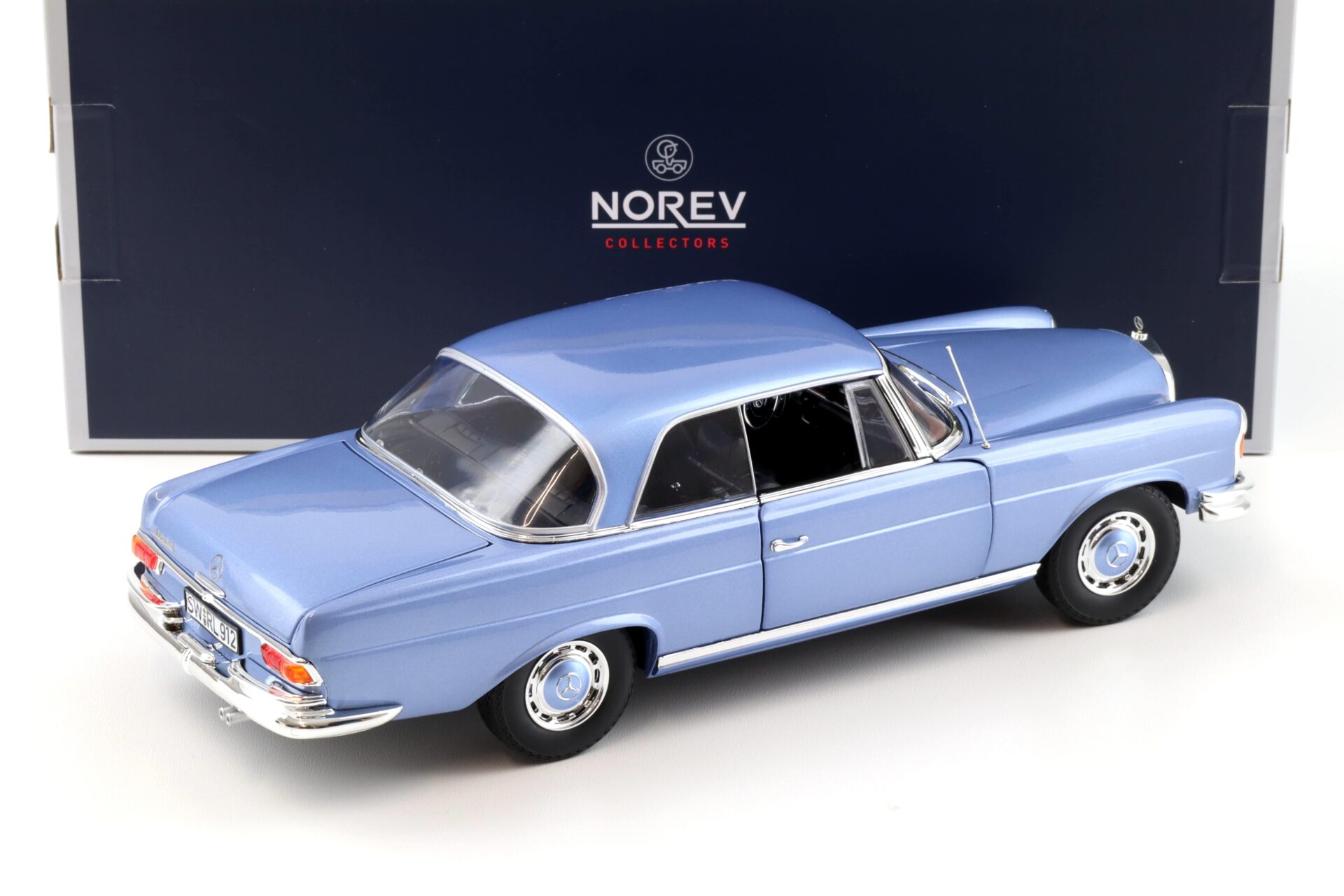 1:18 Norev Mercedes 280 SE Coupe W111 1969 light blue metallic 183532