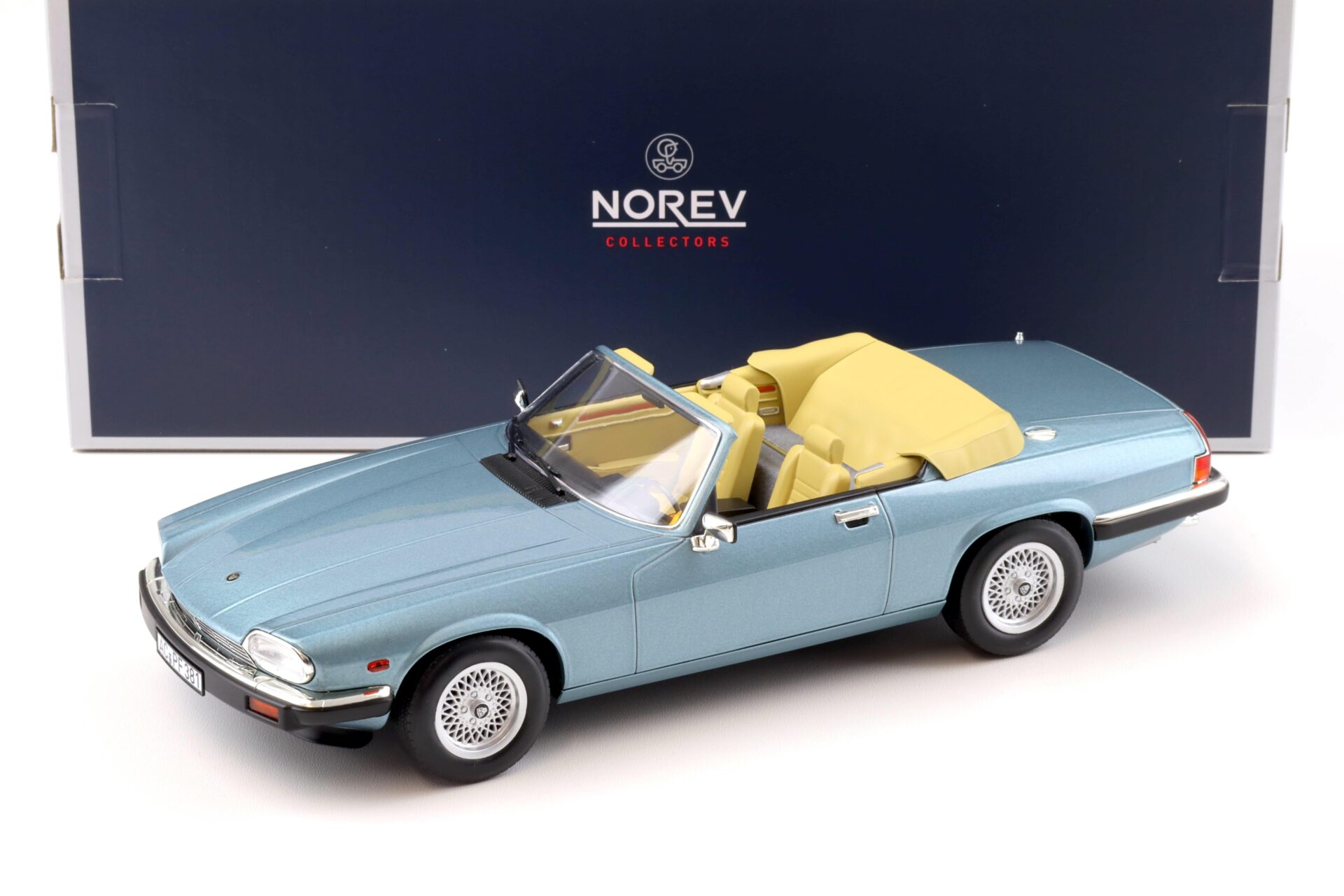 1:18 Norev Jaguar XJ-S 5.3 H.E. Convertible 1988 light blue metallic