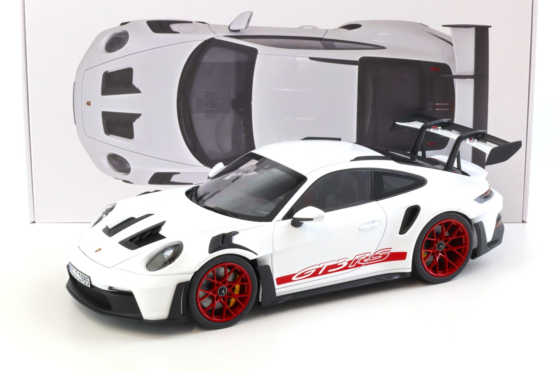 ID 96661 orig.jpg 1:12 Norev Porsche 911 992 GT3 RS Coupe 2022 white & Pyro red 127530