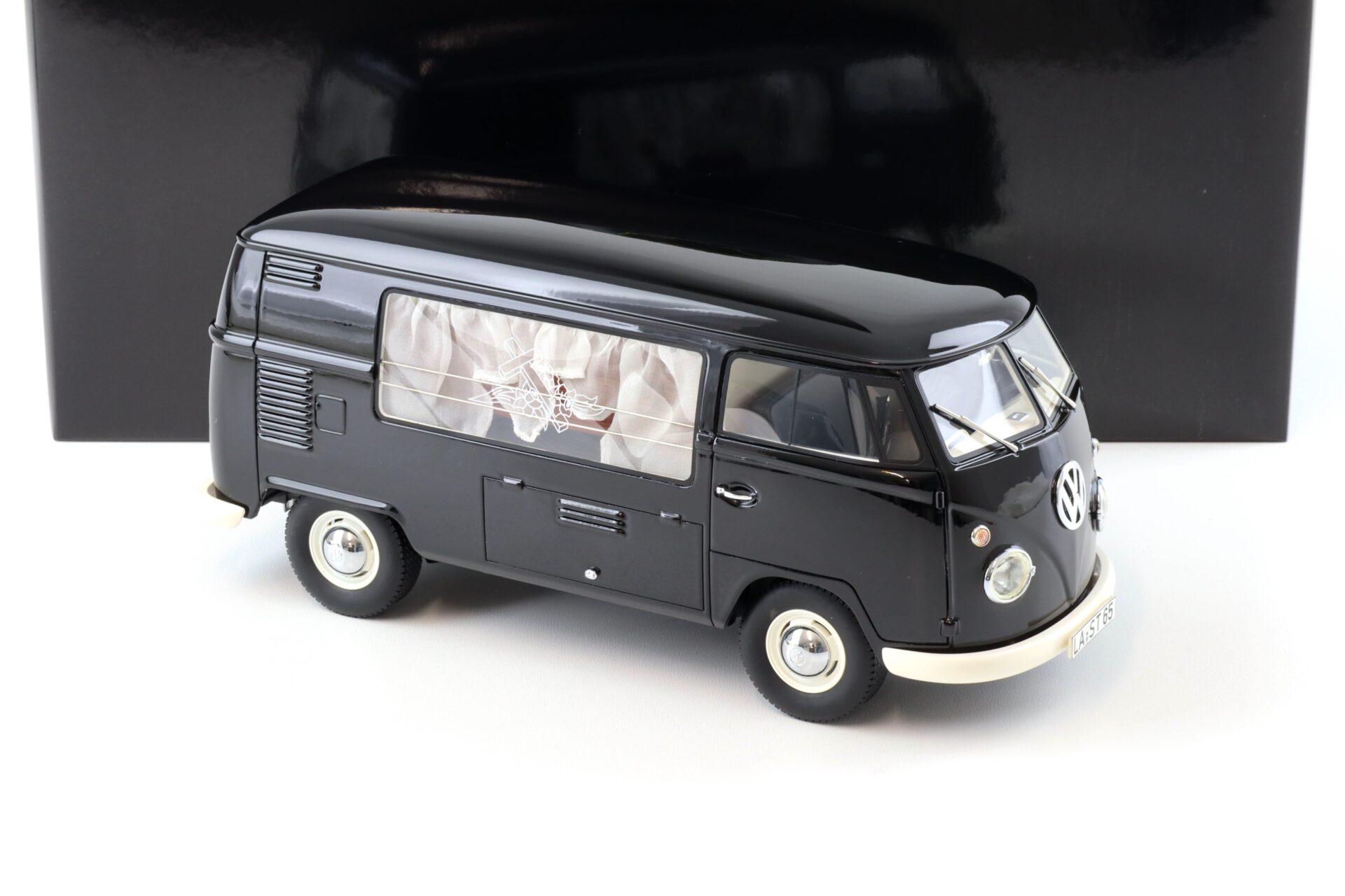 1:18 Premium ClassiXXs VW T1 Bestattungswagen Hearse black