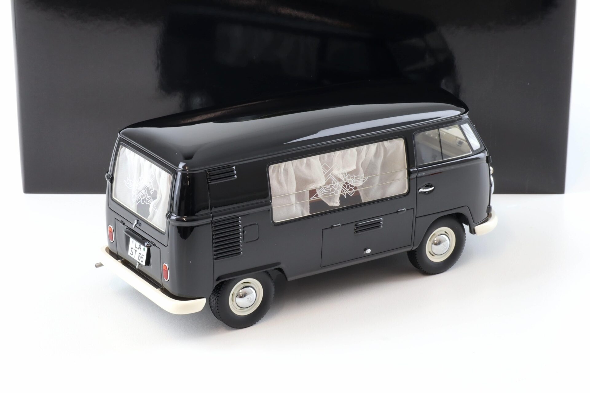 1:18 Premium ClassiXXs VW T1 Bestattungswagen Hearse black