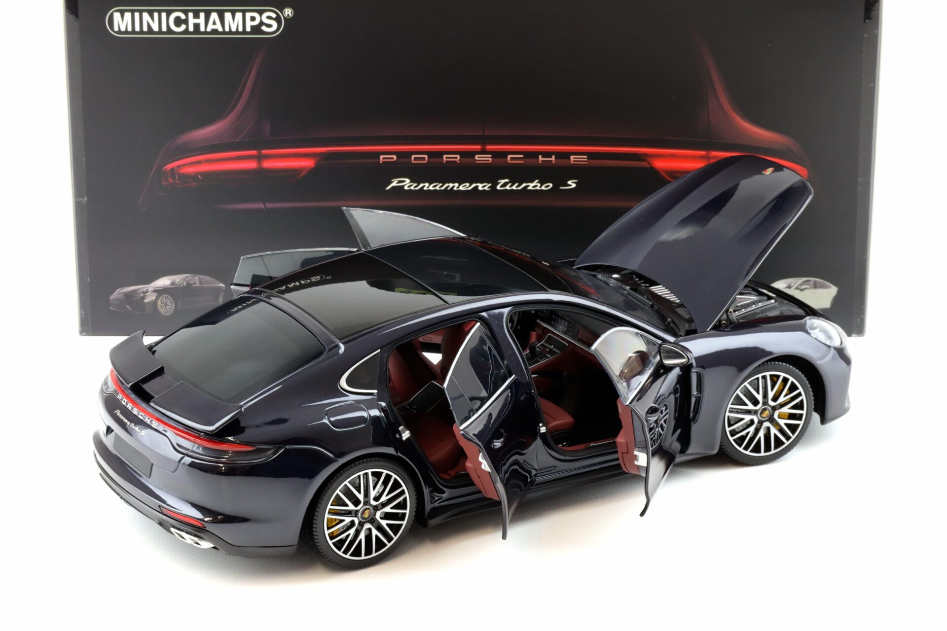 1:18 Minichamps Porsche Panamera Turbo S 2020 Gentian blue metallic