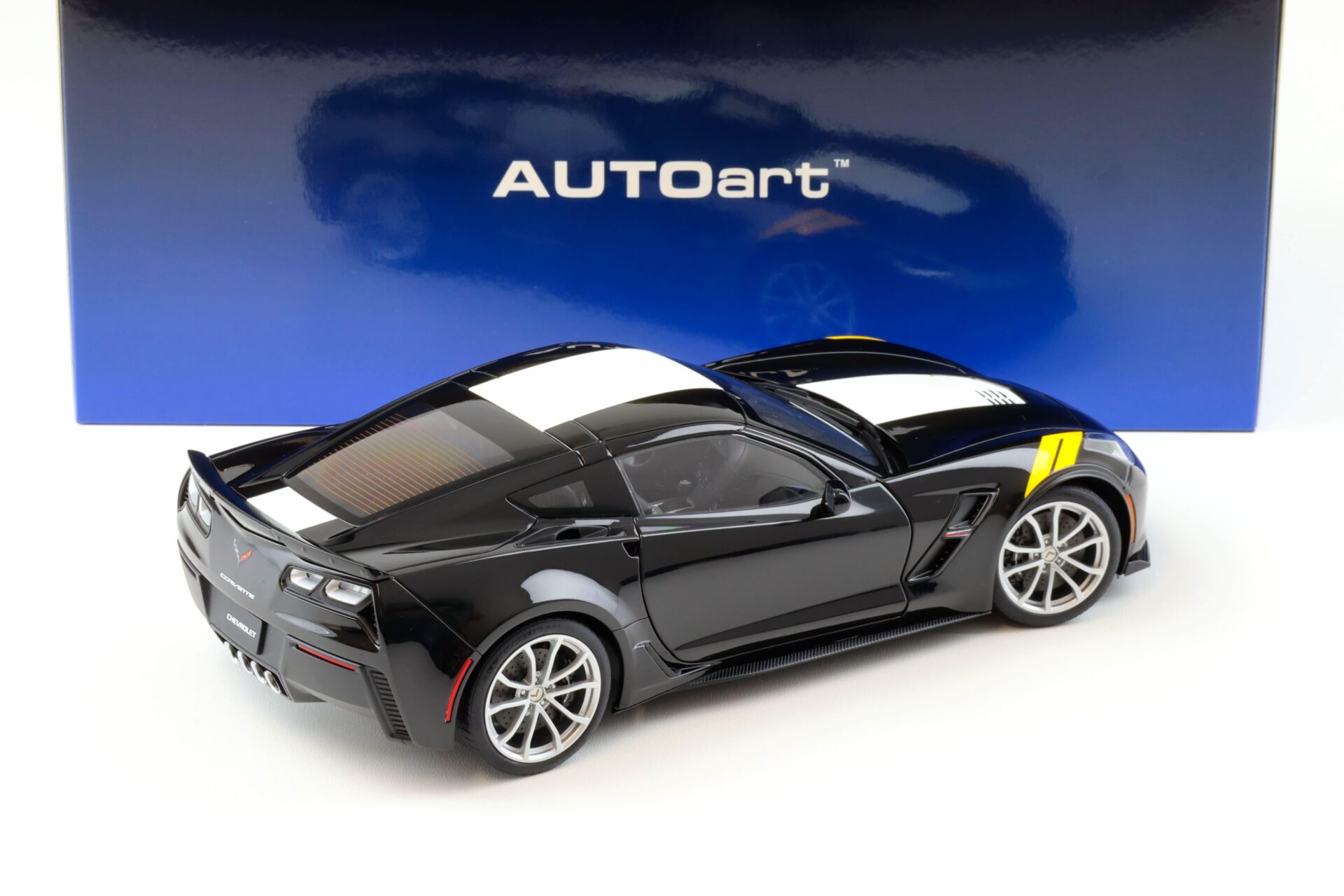 1:18 AUTOart Chevrolet Corvette C7 Grand Sport black/ white stripes 71273