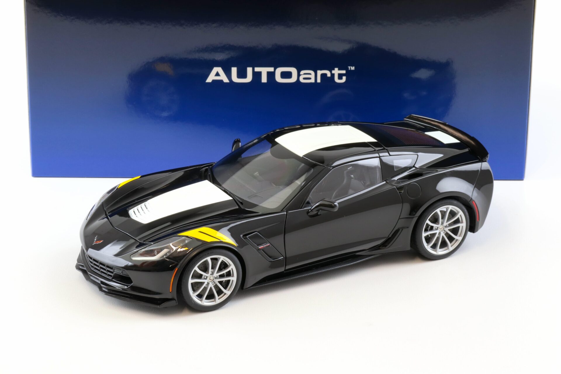1:18 AUTOart Chevrolet Corvette C7 Grand Sport black/ white stripes