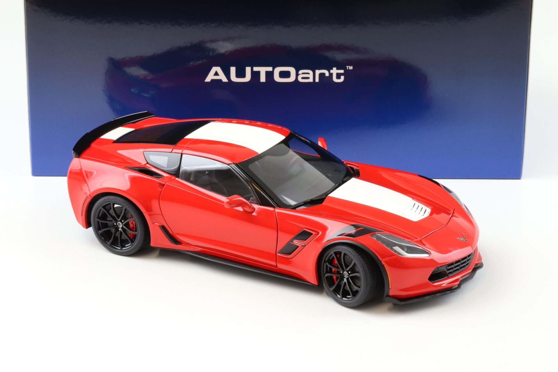 1:18 AUTOart Chevrolet Corvette C7 Grand Sport red/ white stripes