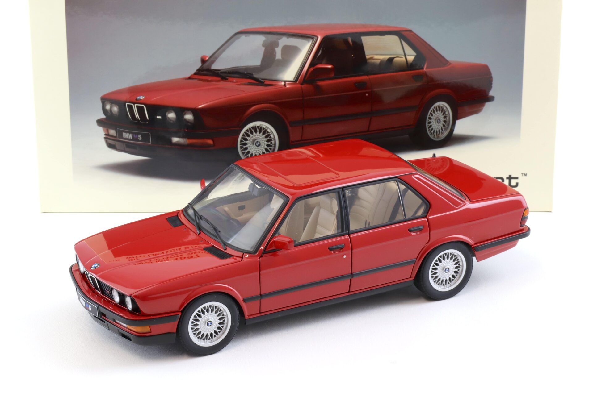 1:18 AUTOart BMW M5 E28 Shadow Line 1987 Zinnober red 75152