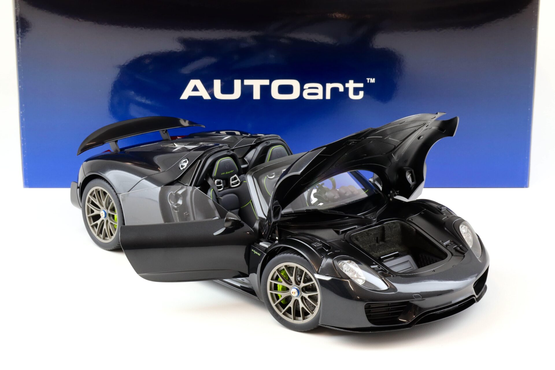 1:12 AUTOart Porsche 918 Spyder 2013 basalt black metallic 12121