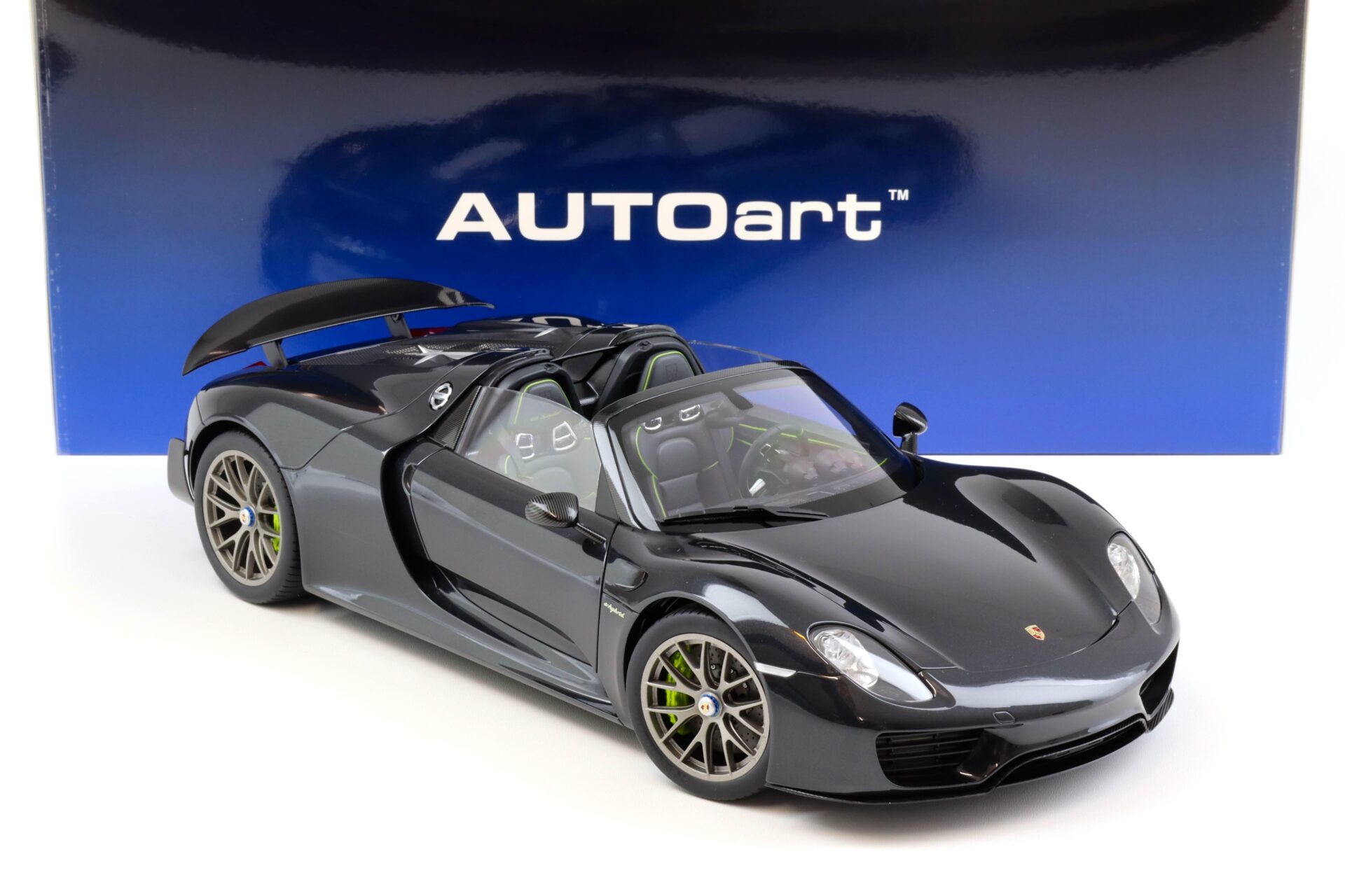 1:12 AUTOart Porsche 918 Spyder 2013 basalt black metallic 12121
