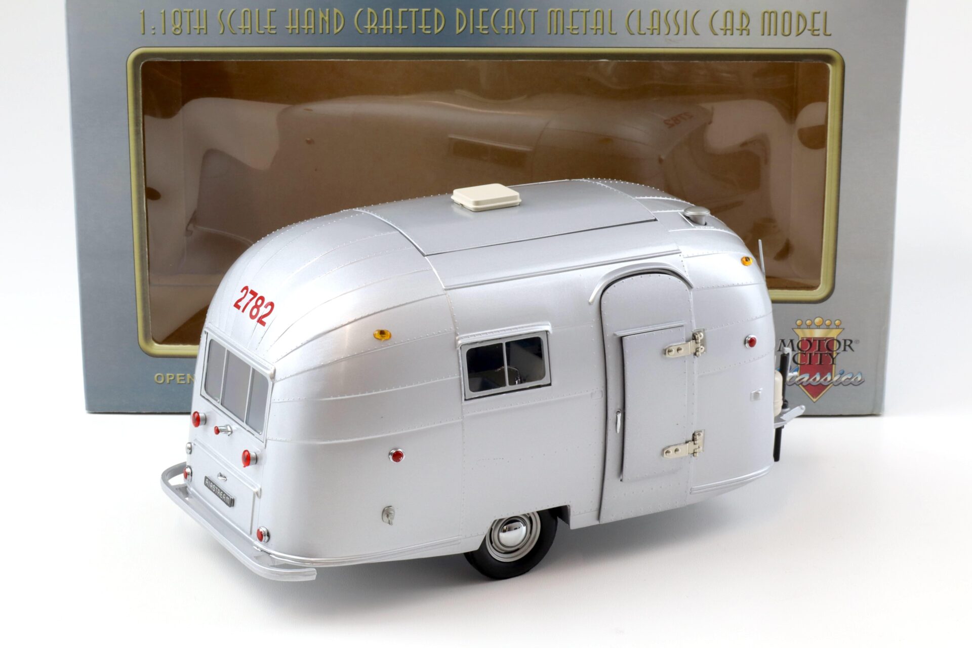1:18 Motor City Classics AIRSTREAM Trailer Camper Wohnwagen silver 92005