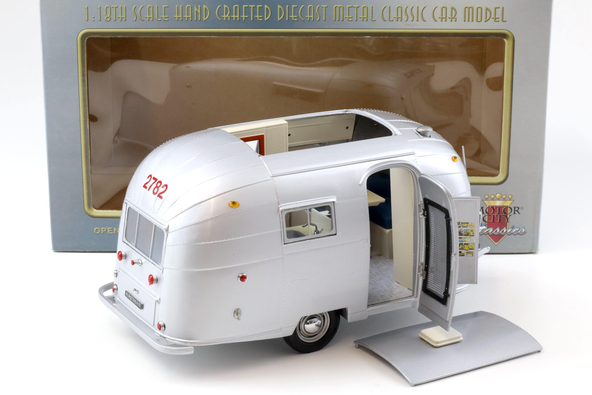 1:18 Motor City Classics AIRSTREAM Trailer Camper Wohnwagen silver 92005
