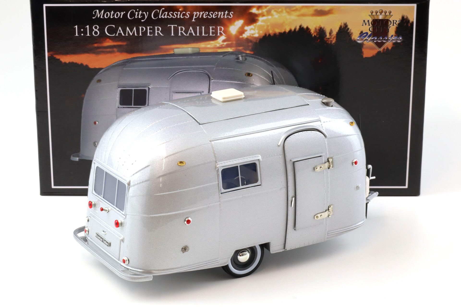 1:18 Motor City Classics Bowlus Teller Airstream Camper Wohnwagen silver 88101