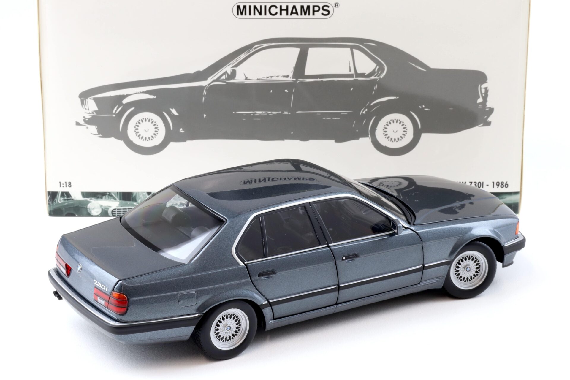 1:18 Minichamps BMW 730i E32 Limousine 1986 grey metallic