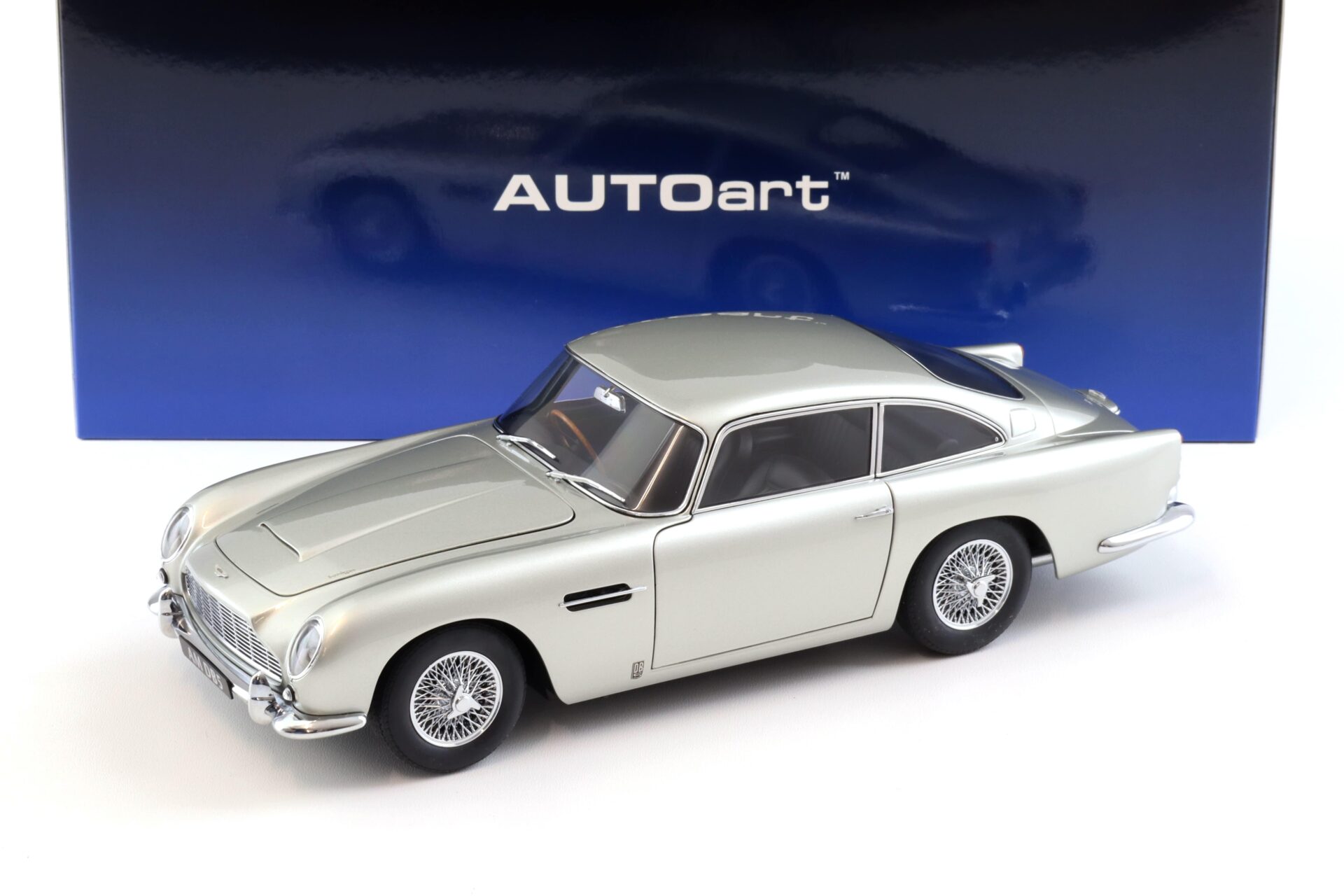 1:18 AUTOart Aston Martin DB5 Coupe 1964 Birch silver 70287