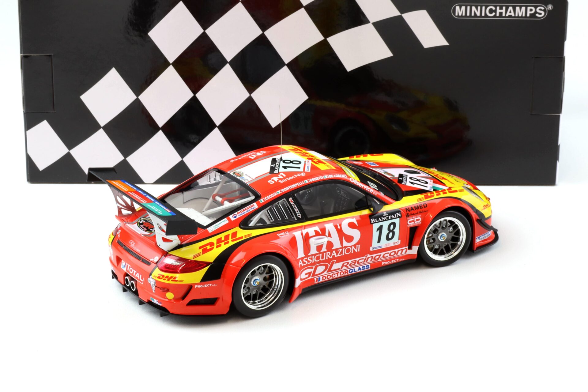 1:18 Minichamps Porsche 911 997 GT3 R De Lorenzi Racing 24h Spa 2011 DHL ITAÂ´s #18