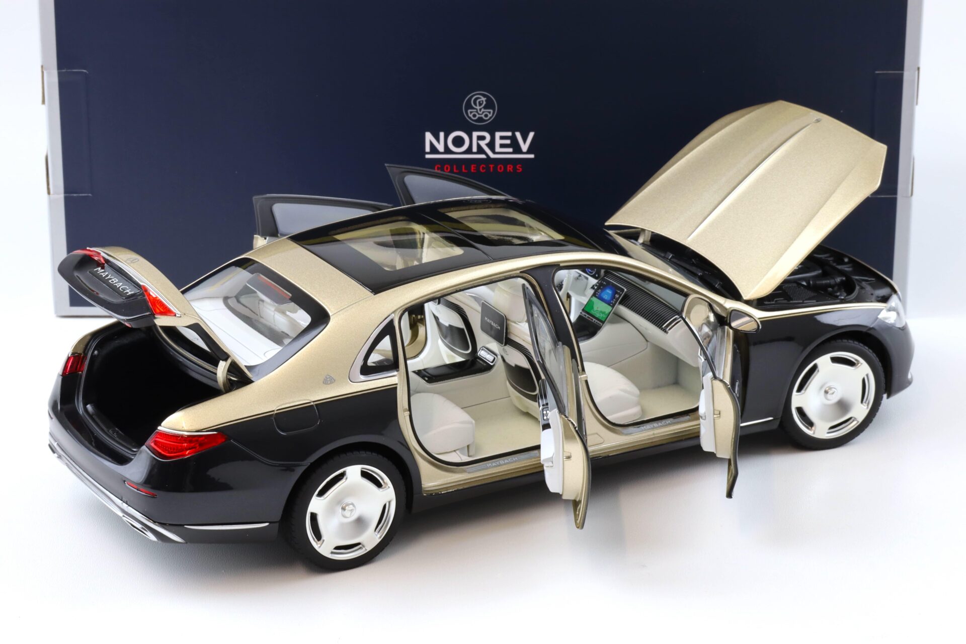 1:18 Norev Mercedes-Maybach S 680 4MATIC 2021 gold / black metallic