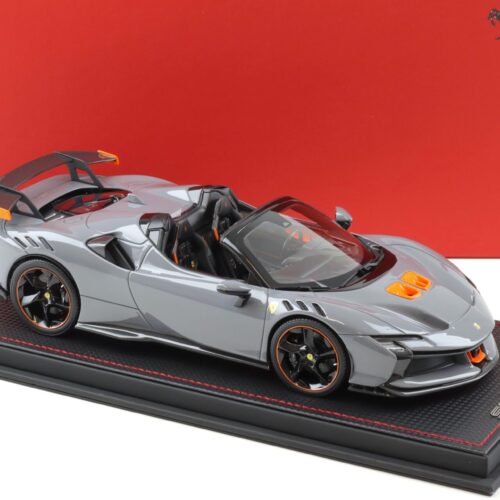1:18 MR Collection Ferrari SF90 XX Stradale Spider Grigio Nardo with display - Limited 99 pcs.