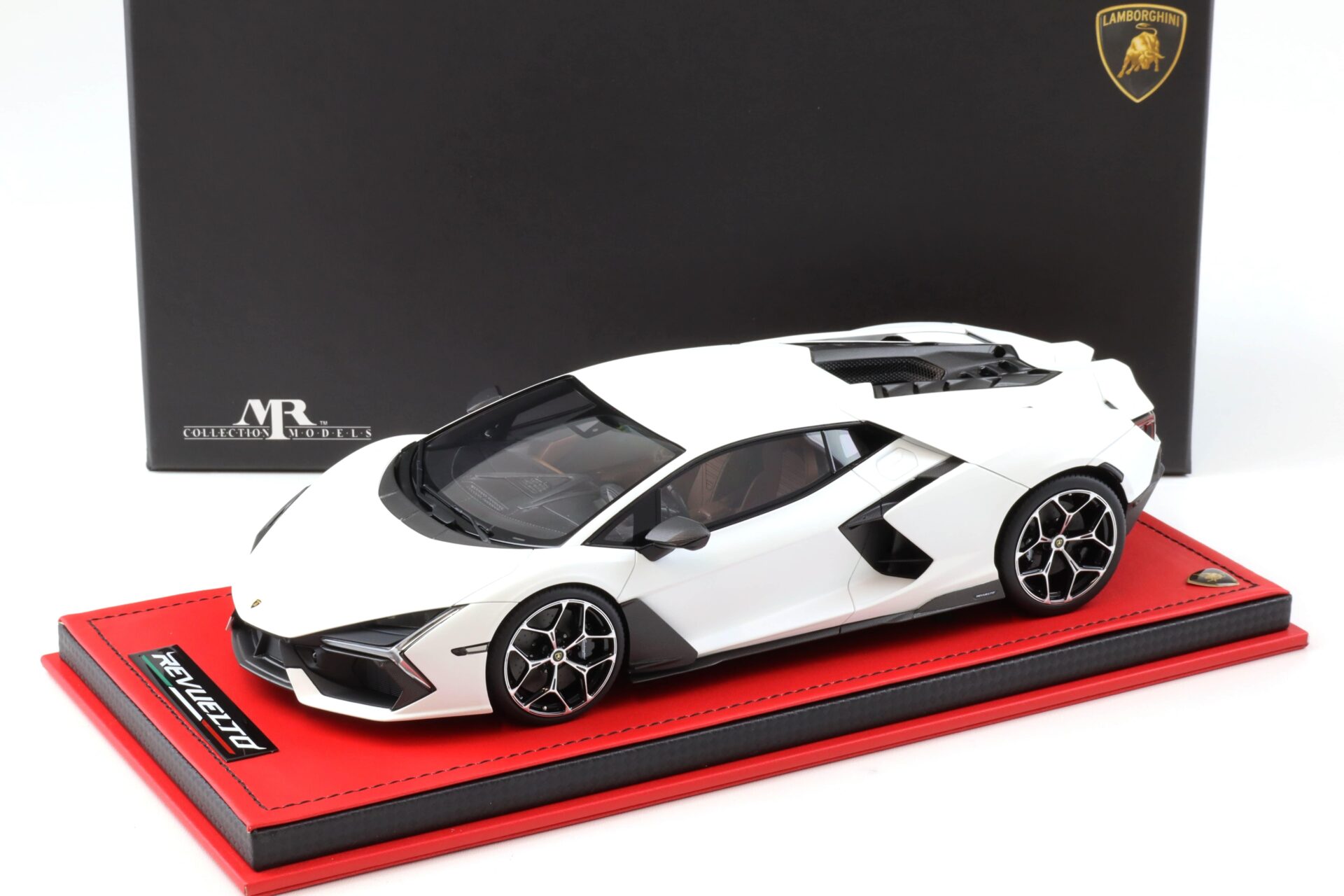 1:18 MR Collection Lamborghini Revuelto Bianco Siderale Matt with display - Limited 99 pcs.