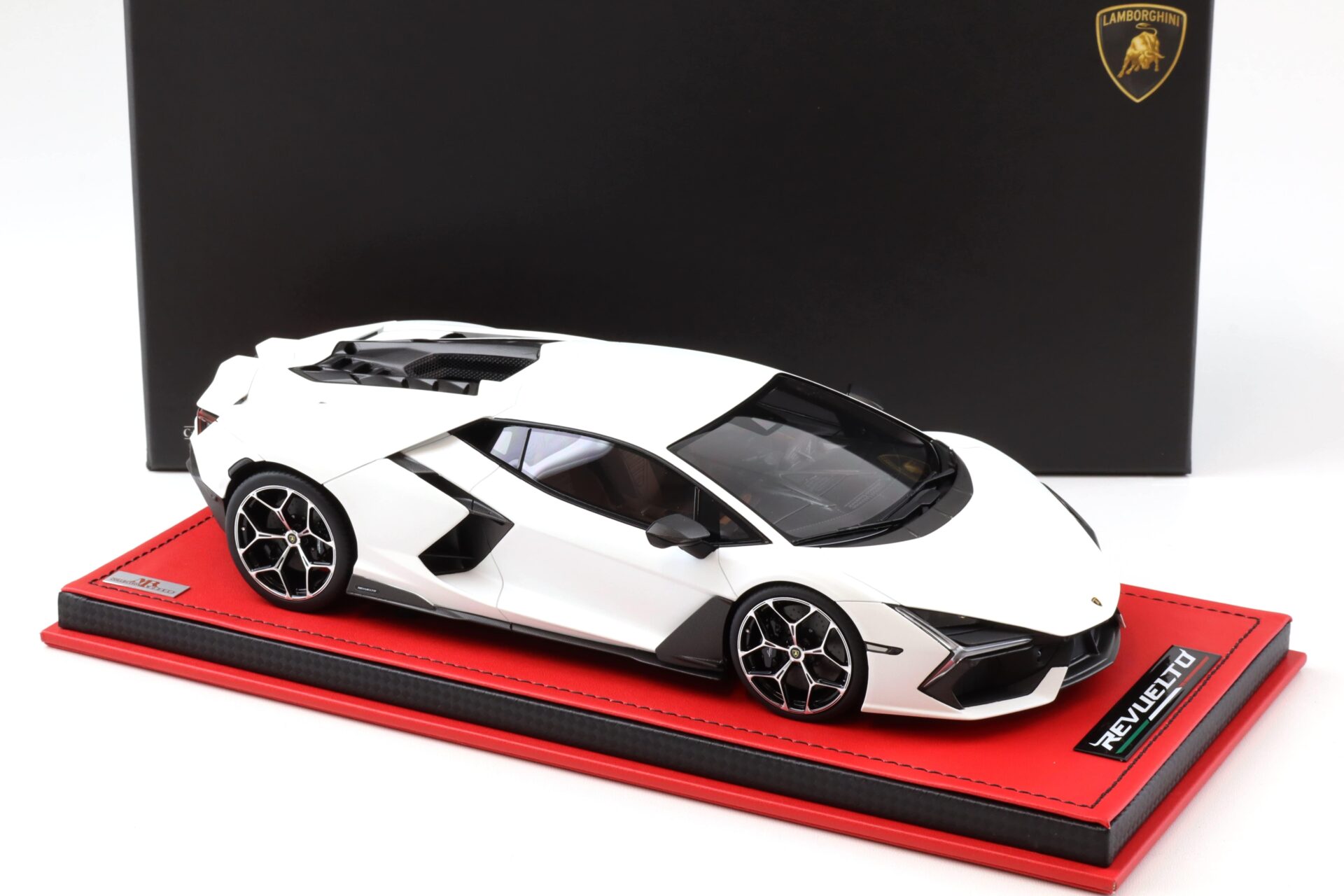 1:18 MR Collection Lamborghini Revuelto Bianco Siderale Matt with display - Limited 99 pcs.