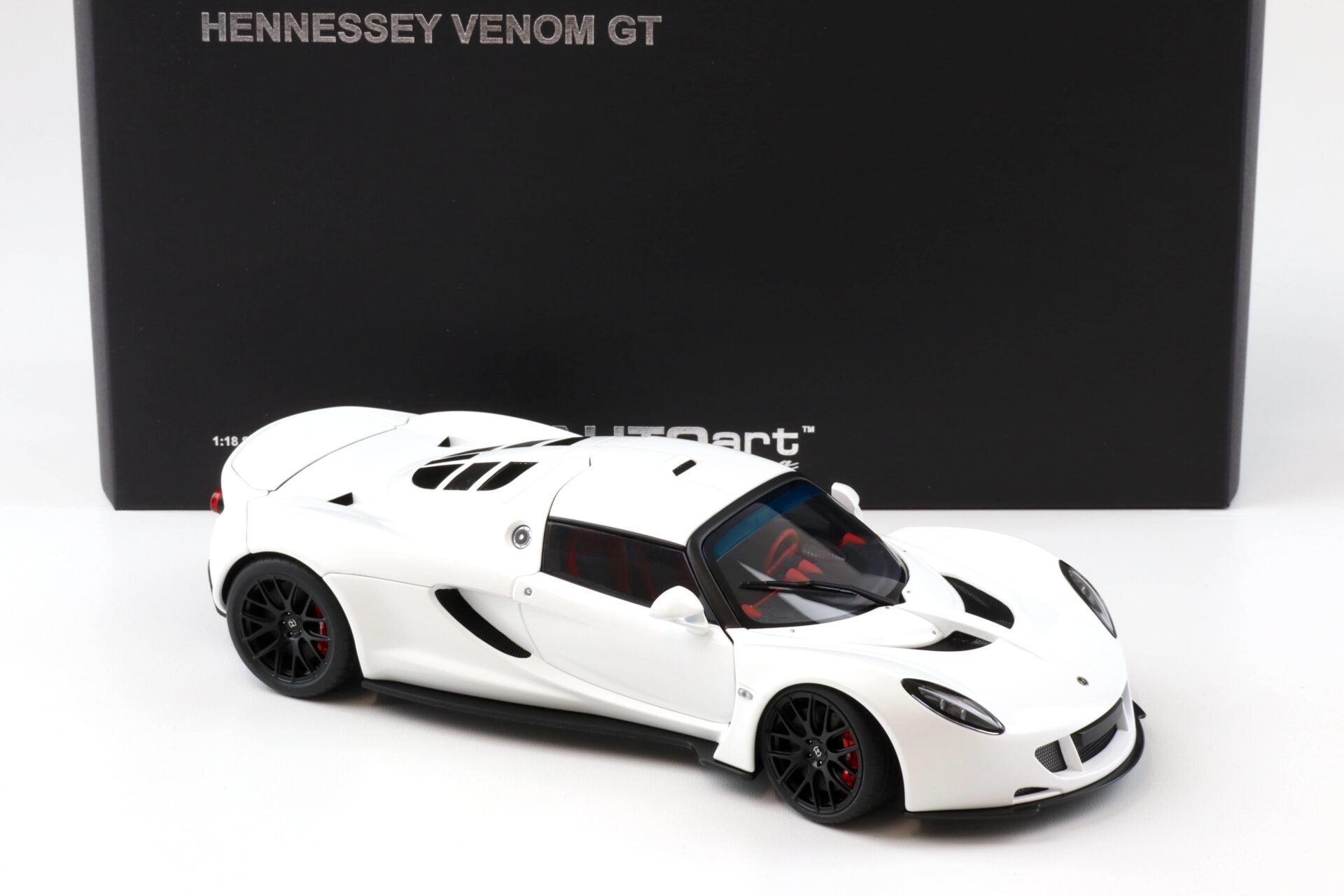 1:18 AUTOart Hennessey Venom GT Spyder 2010 white Die-Cast 75404