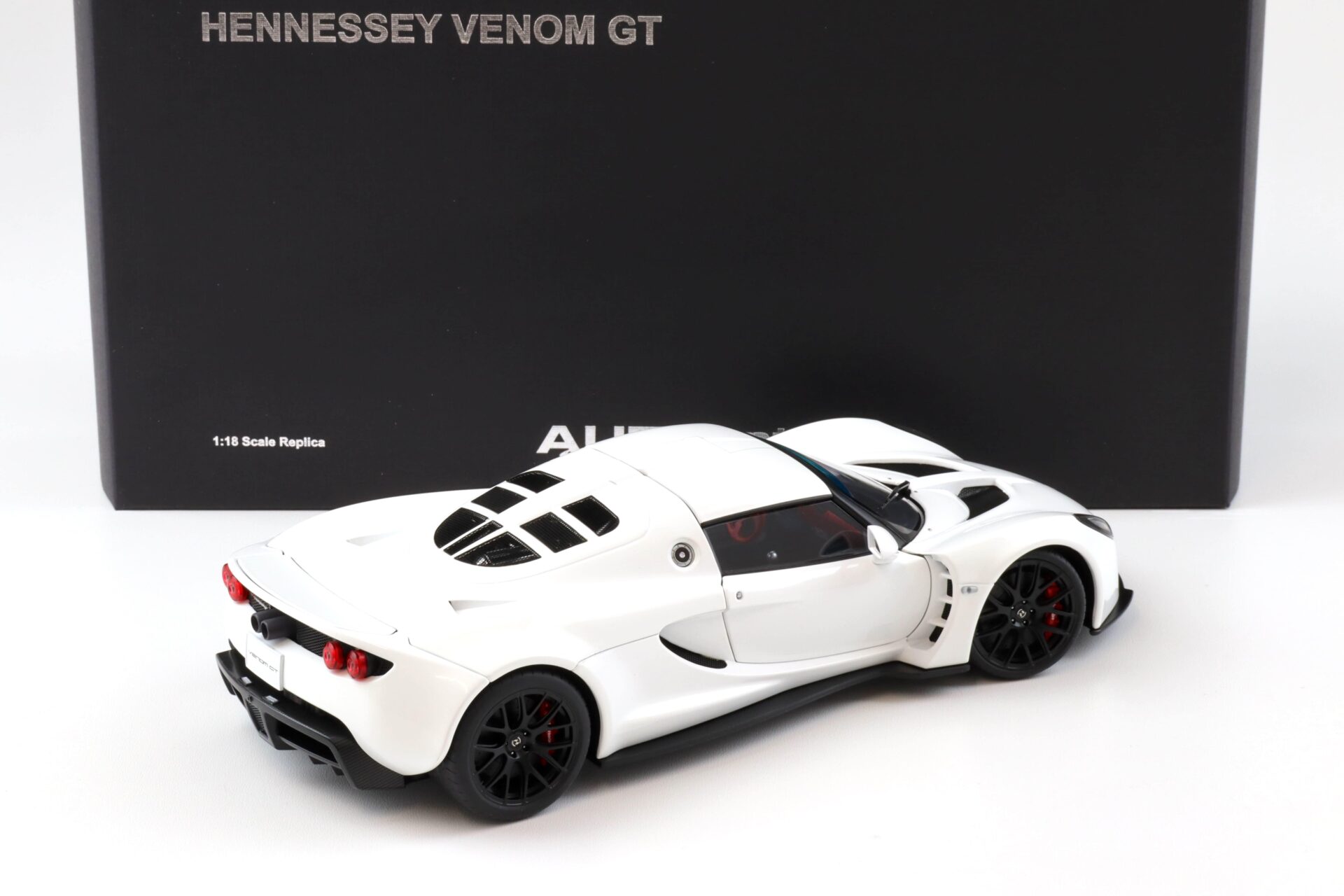 1:18 AUTOart Hennessey Venom GT Spyder 2010 white Die-Cast 75404