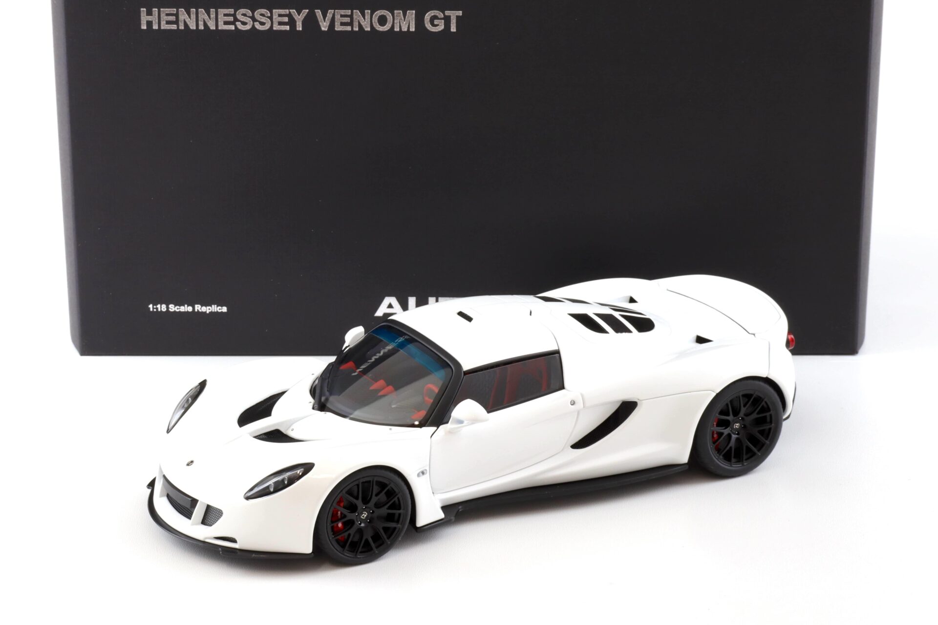 1:18 AUTOart Hennessey Venom GT Spyder 2010 white Die-Cast 75404