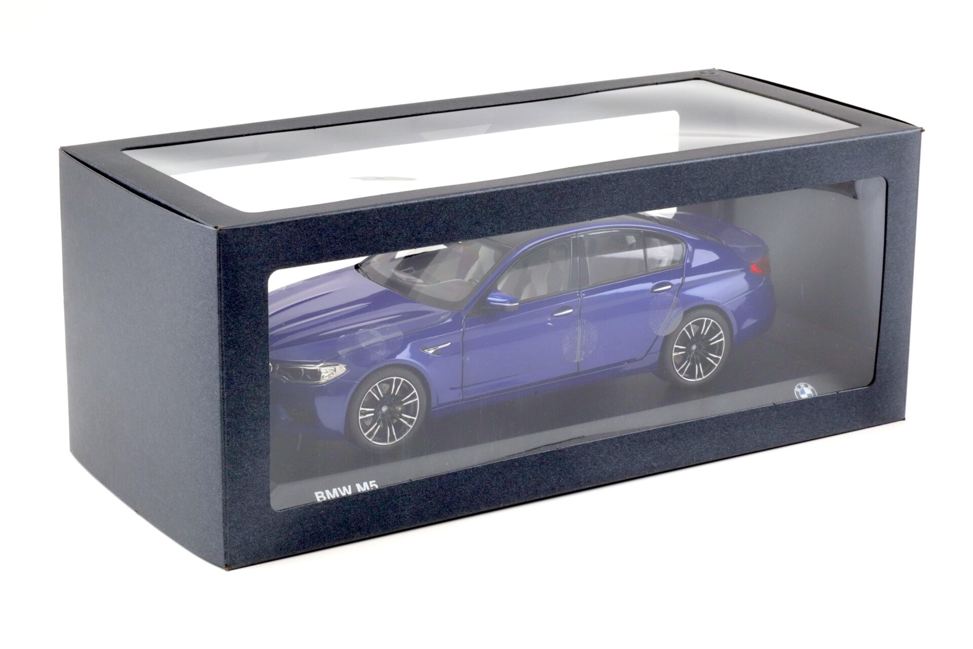 1:18 Norev BMW M5 F90 Limousine Marina Bay blue 2018 DEALER VERSION