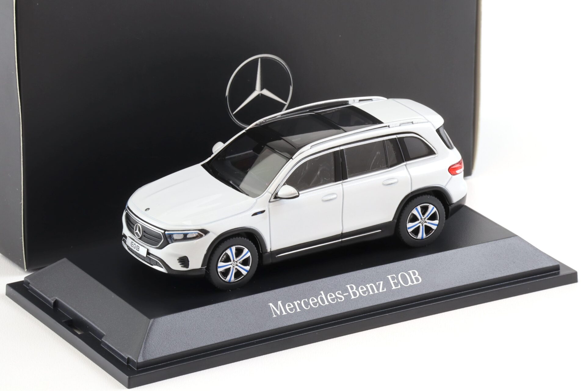 ID 97857 orig 1.jpg 1:43 Herpa Mercedes EQB 2021 digital white DEALER VERSION