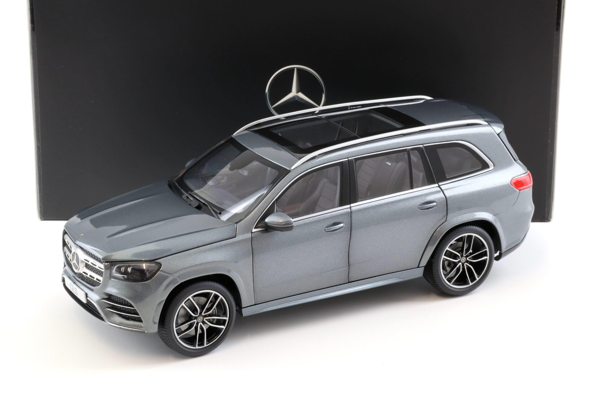 1:18 Jaditoys Mercedes GLS X167 Selenite grey metallic 2019 DEALER VERSION