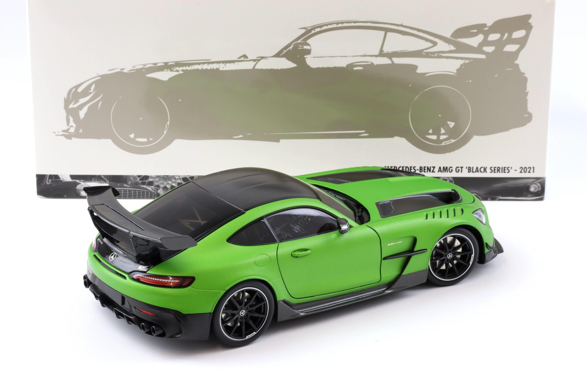 1:18 Minichamps Mercedes AMG GT Black Series 2021 green Hell magno