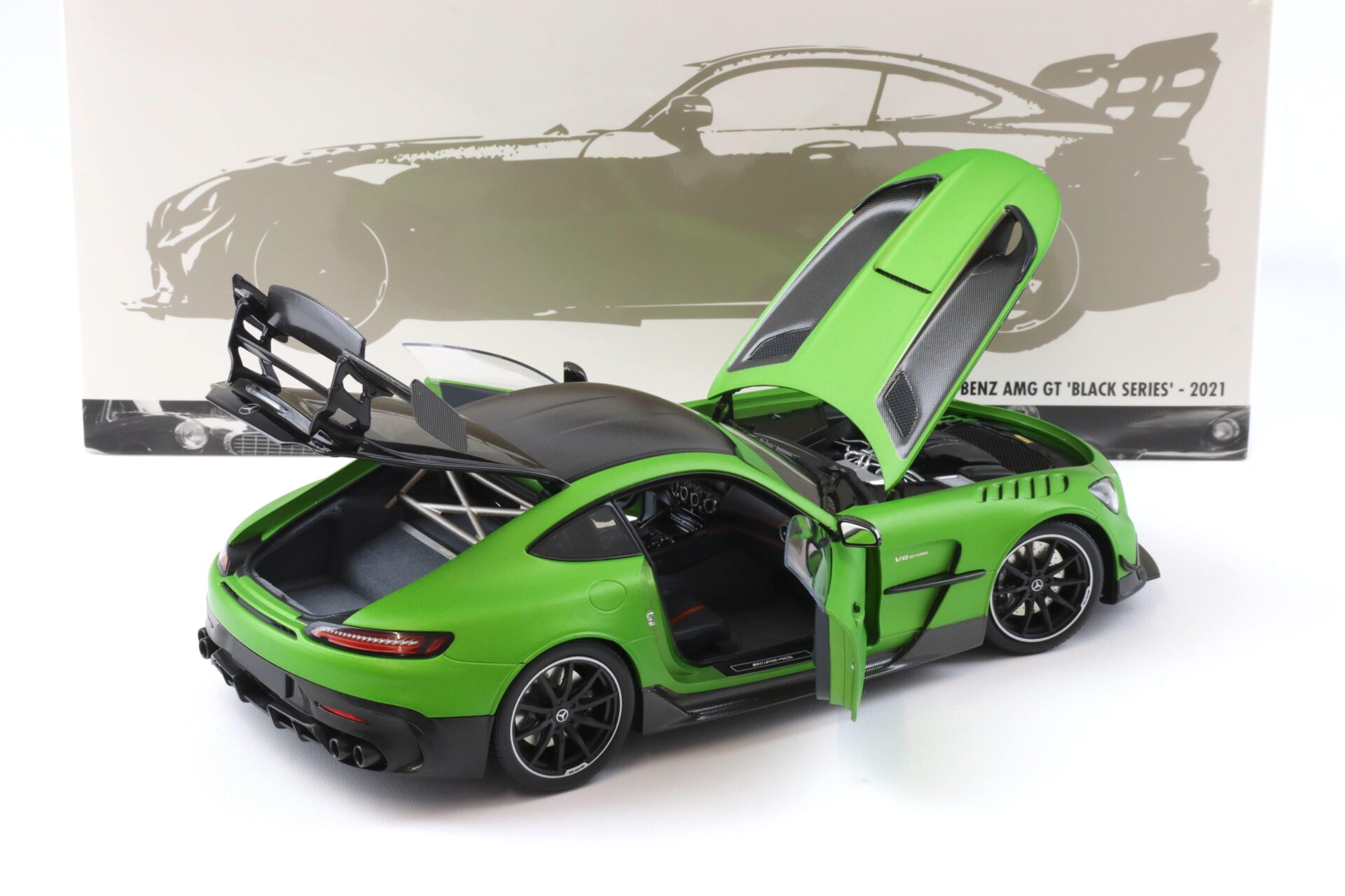 1:18 Minichamps Mercedes AMG GT Black Series 2021 green Hell magno