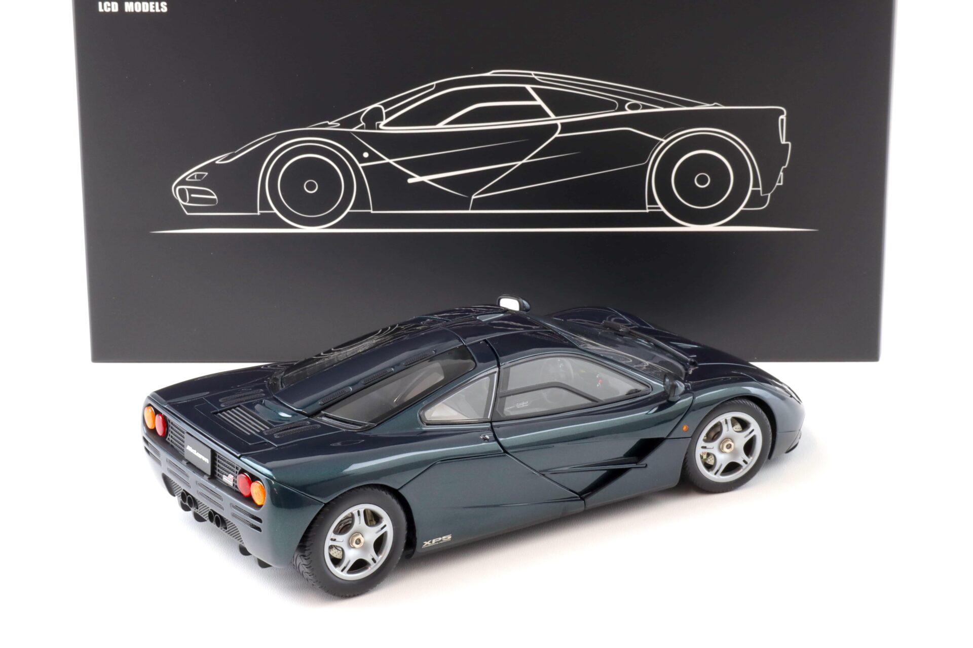 1:18 LCD Models McLaren F1 Road Car XP5 green metallic 1995 LCD18014-GR