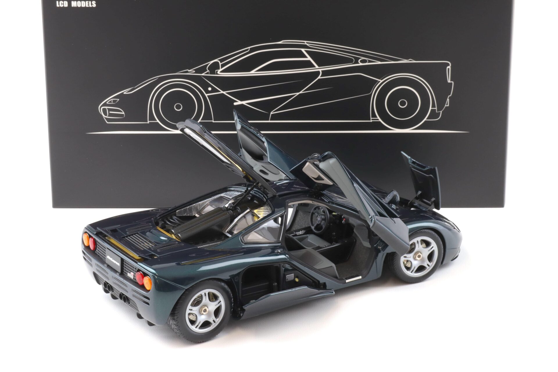 1:18 LCD Models McLaren F1 Road Car XP5 green metallic 1995 LCD18014-GR