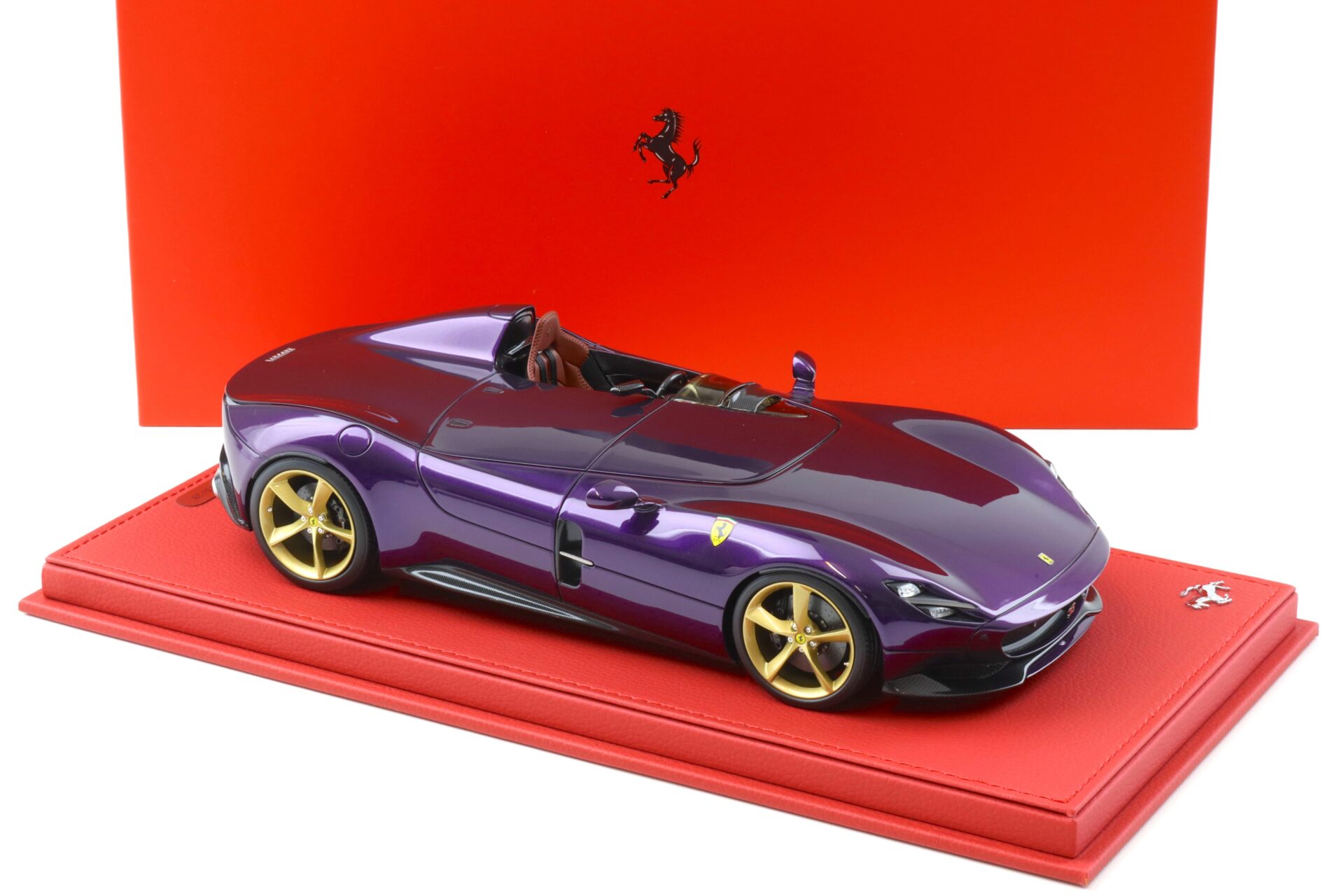 1:18 BBR Ferrari Monza SP1 Hong Kong Violet with red base - Limited 28 pcs.