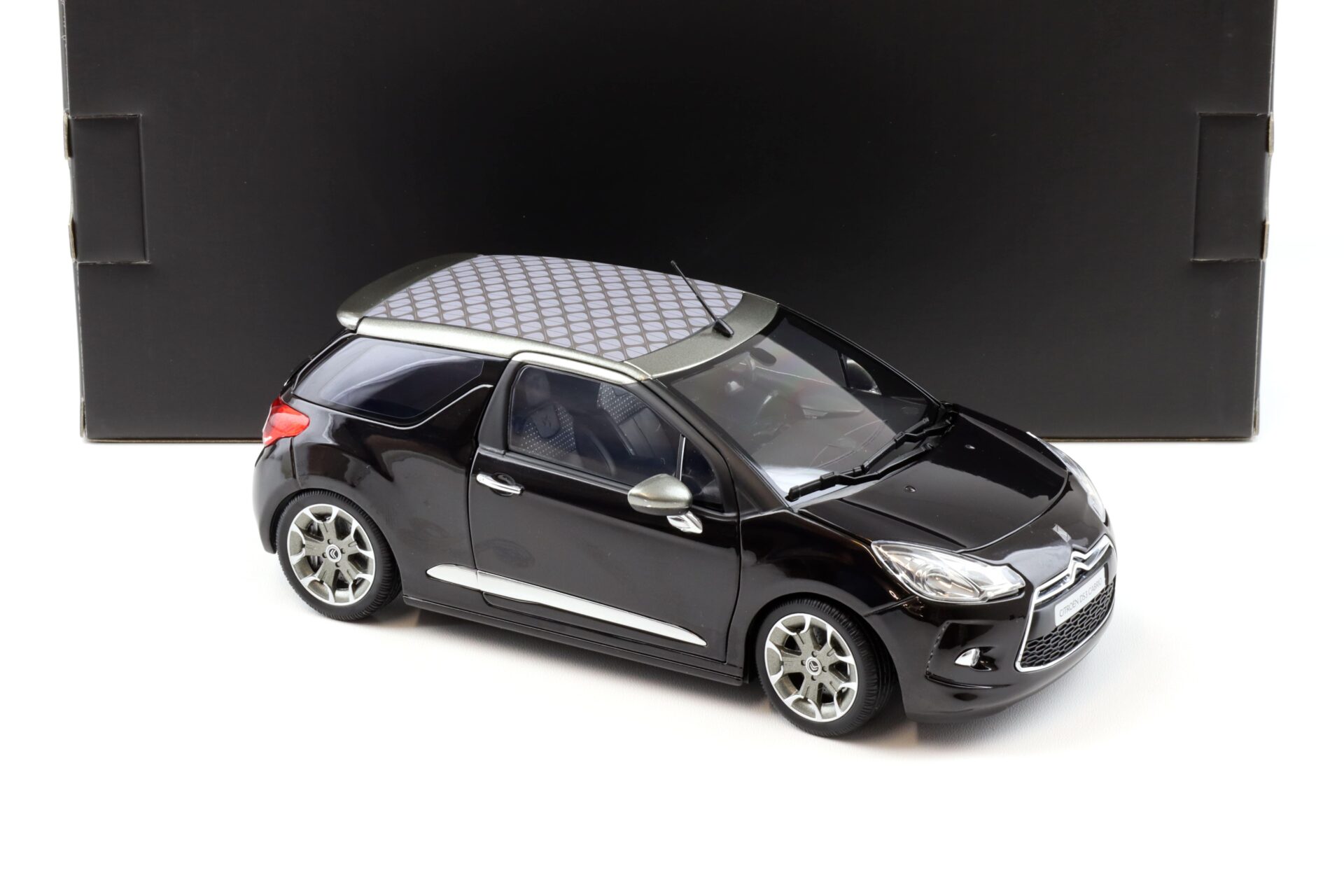 1:18 Norev Citroen DS3 Cabriolet 2013 black 181545