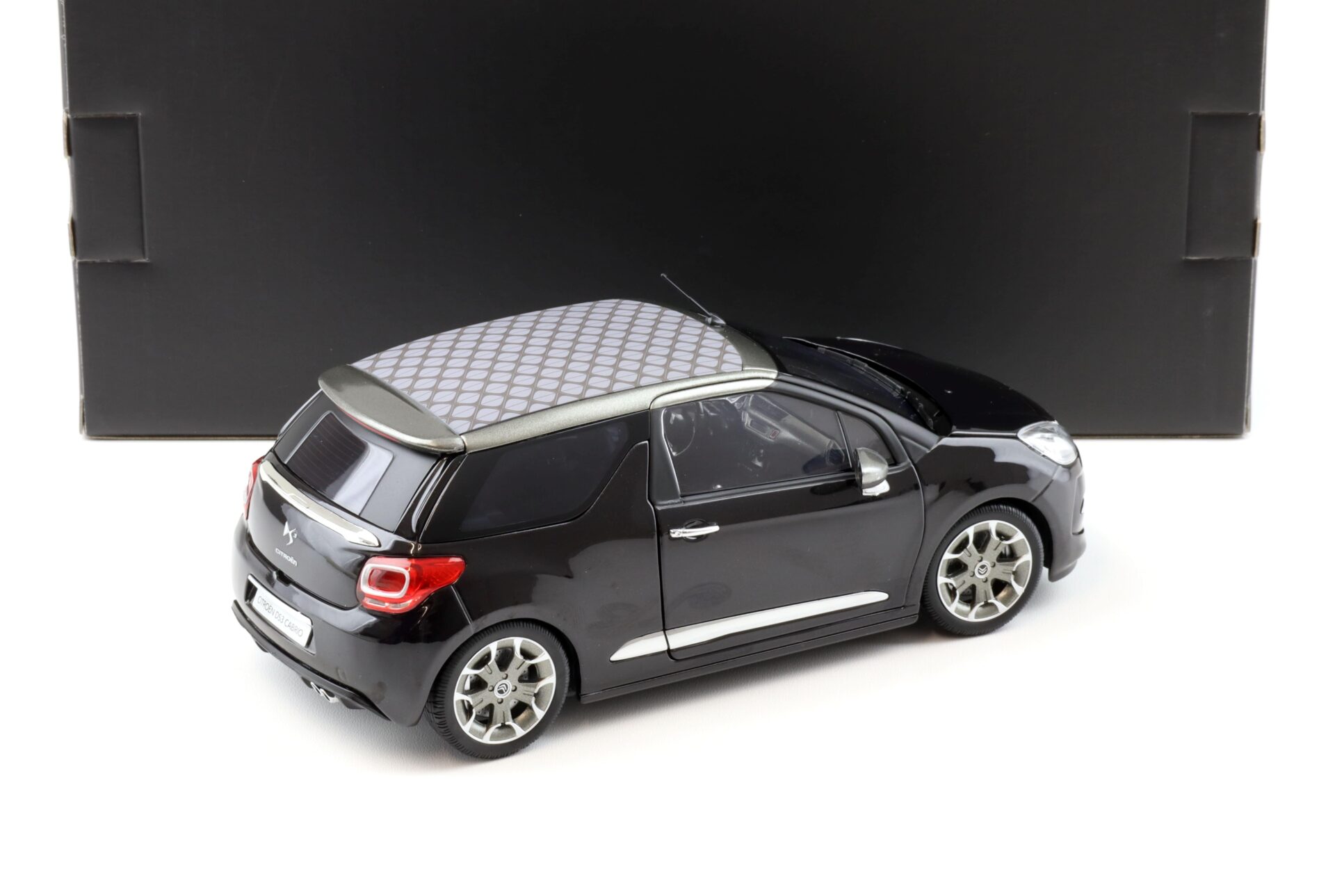 1:18 Norev Citroen DS3 Cabriolet 2013 black 181545