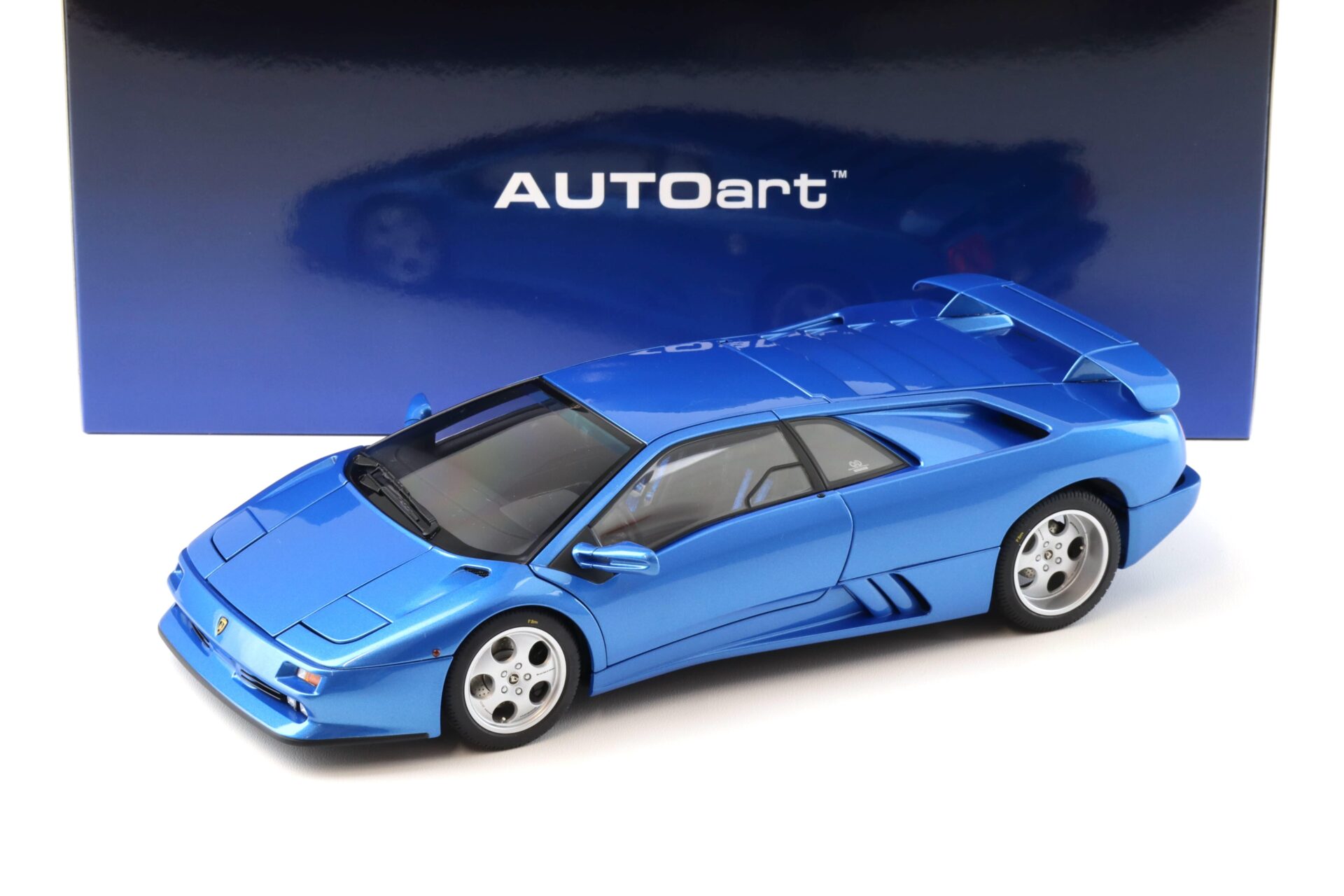1:18 AUTOart Lamborghini Diablo SE30 - 1993 blu Sirena/ metallic blue 79156