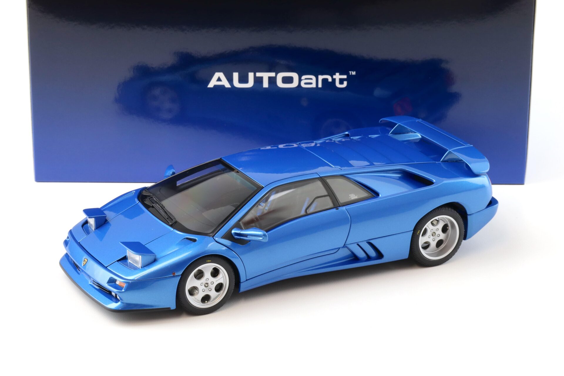 1:18 AUTOart Lamborghini Diablo SE30 - 1993 blu Sirena/ metallic blue 79156