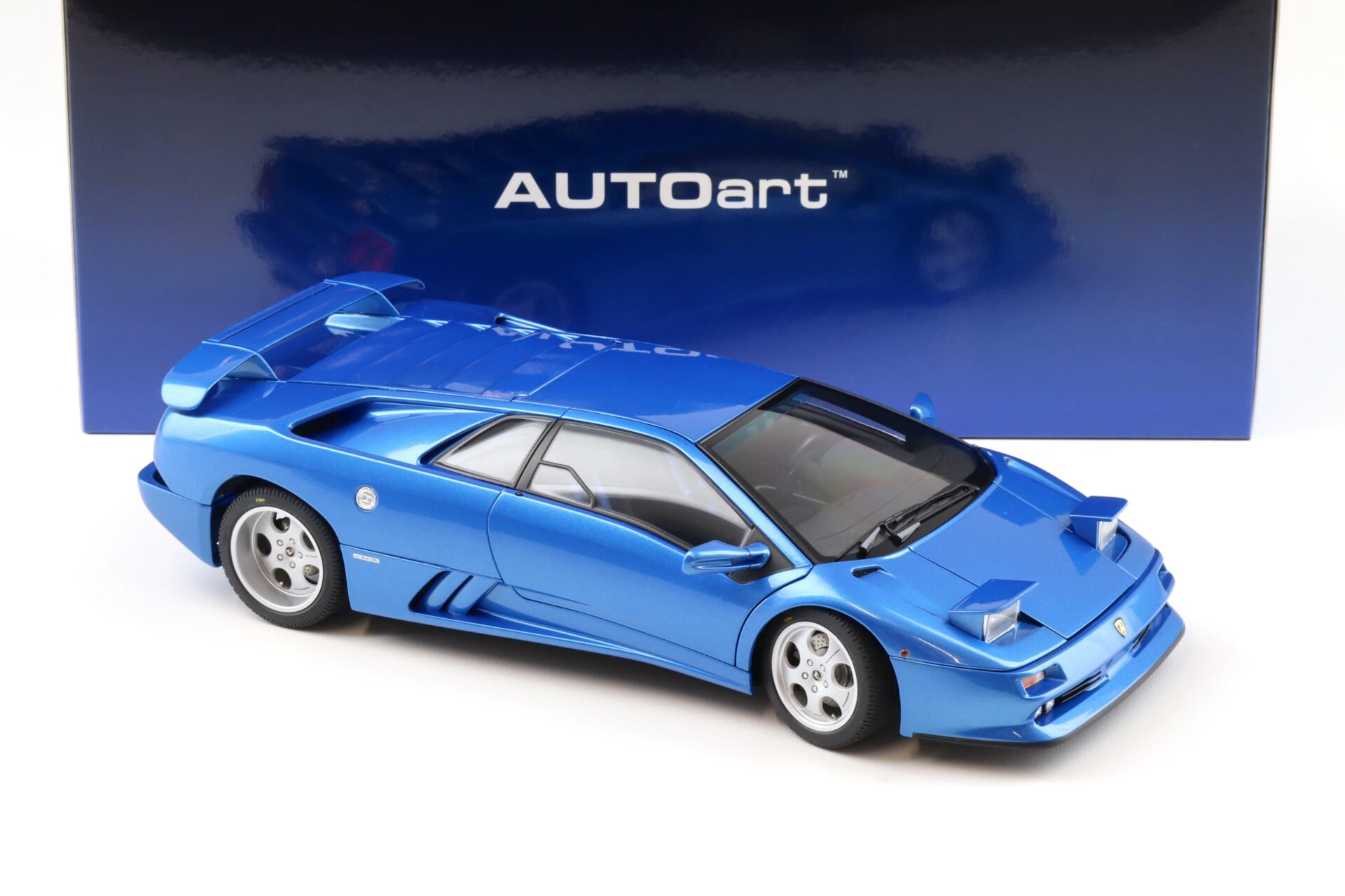 1:18 AUTOart Lamborghini Diablo SE30 - 1993 blu Sirena/ metallic blue 79156