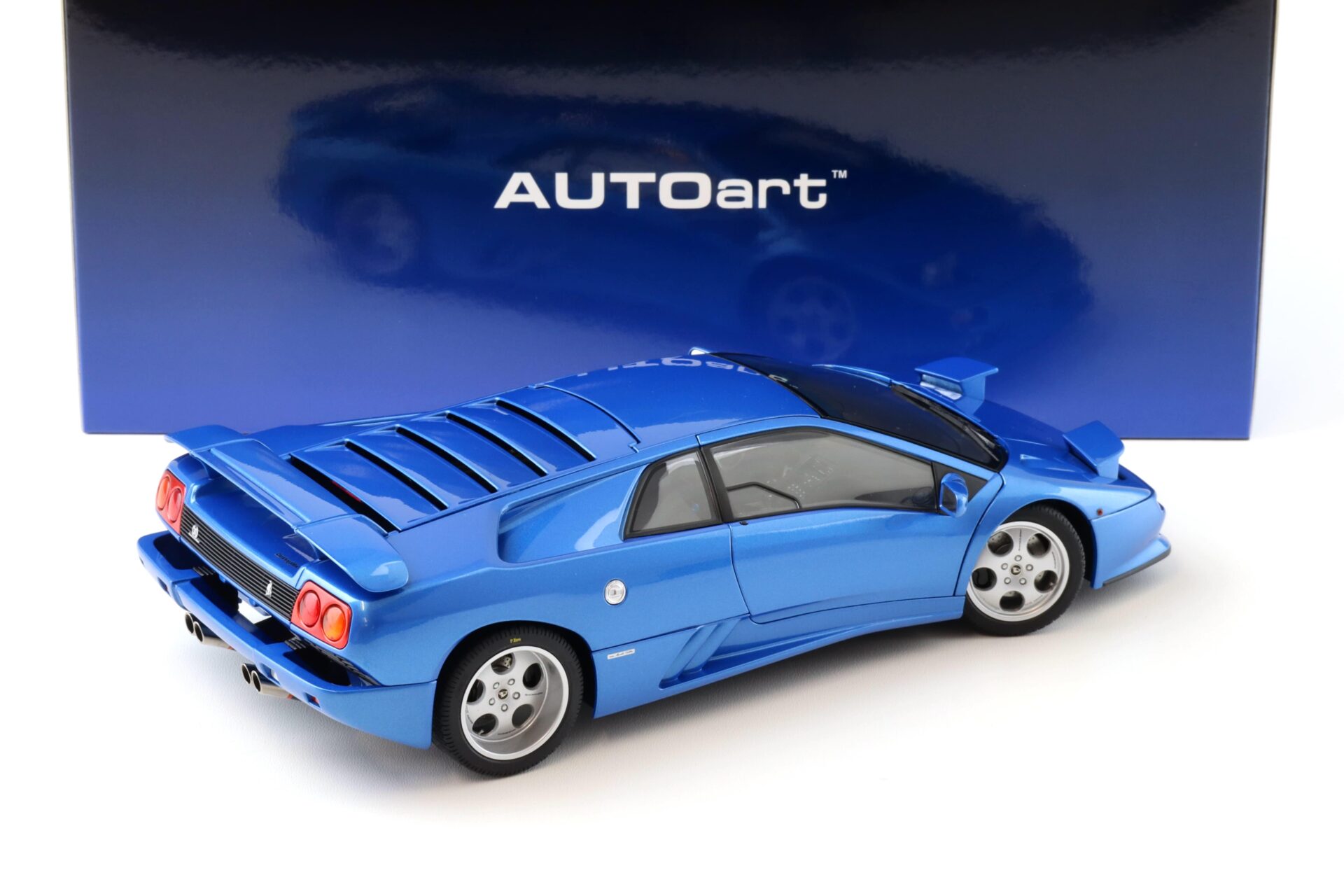 1:18 AUTOart Lamborghini Diablo SE30 - 1993 blu Sirena/ metallic blue 79156