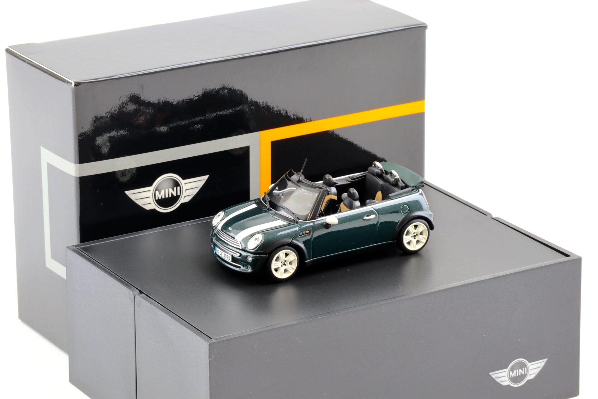 1:43 Minichamps Mini Cooper R52 Convertible British Racing green DEALER VERSION