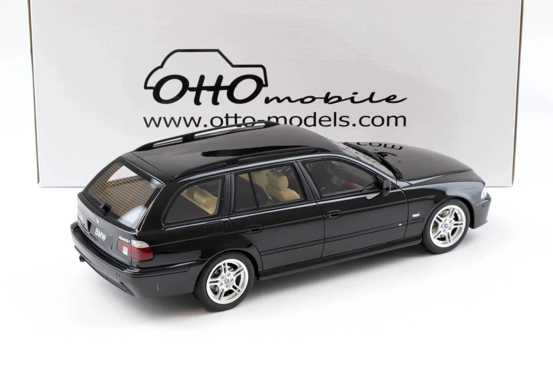 1:18 OTTO mobile OT1013 BMW 540i Touring E39 M-Pack black 2001
