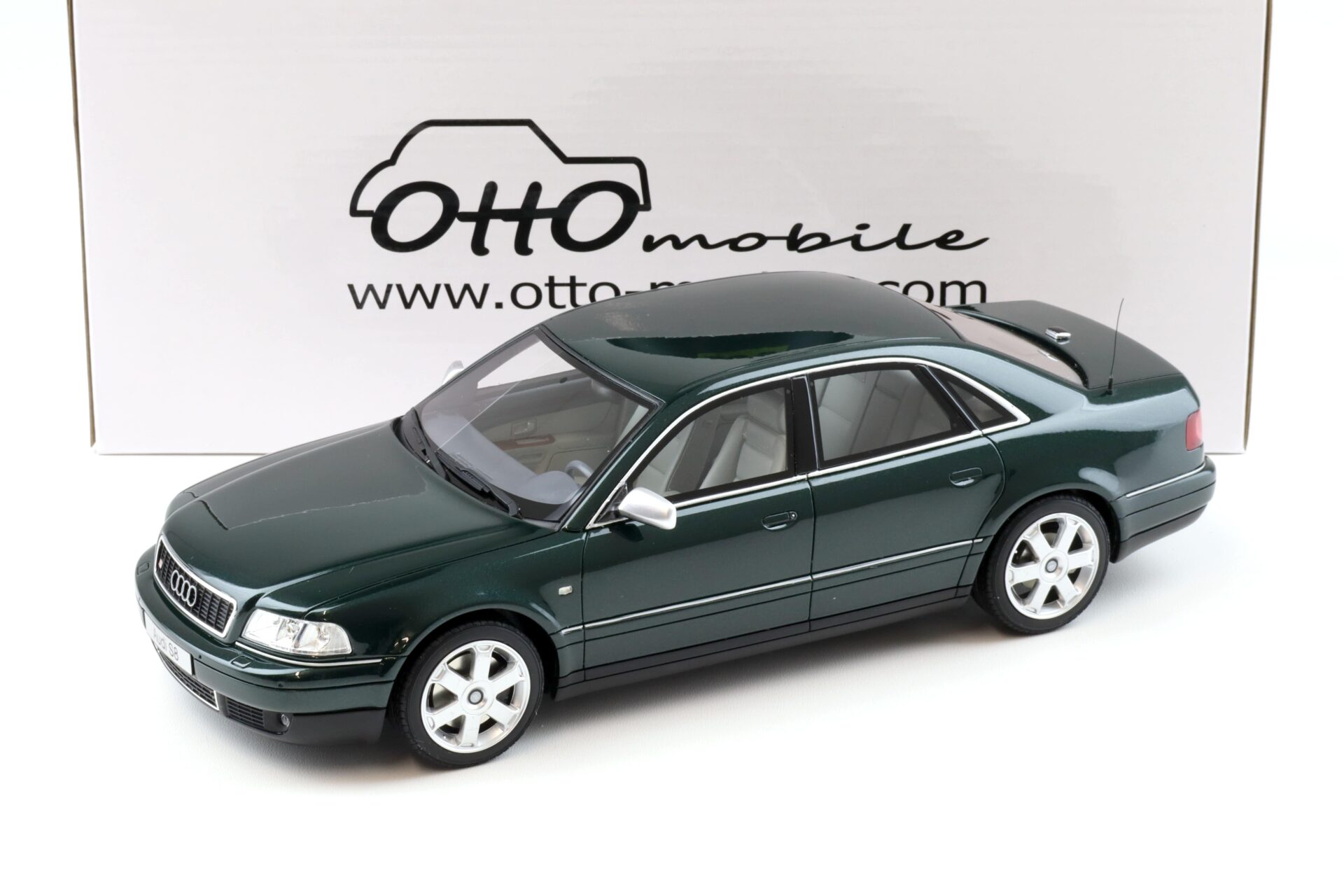 ID 98522 orig.jpg 1:18 OTTO mobile OT916 Audi S8 (D2) 4.2 V8 Limousine Racing green 2001